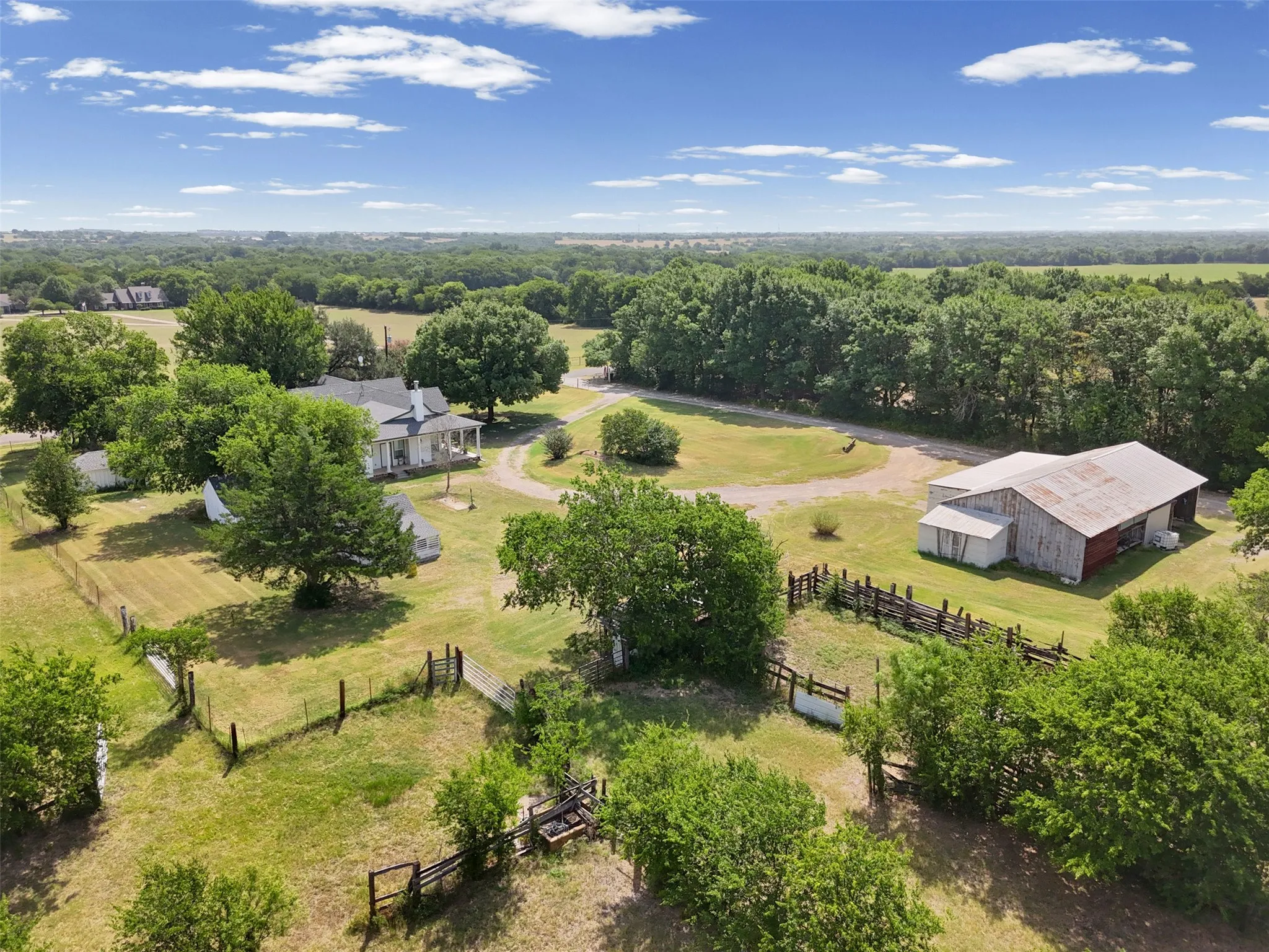 Single Family Residence For Sale in Ellis County , 1372 Greathouse Road, Waxahachie, Texas 75167, 2 Bedroom, 3 Bathroom, Garage spaces, 2,048 Sqft, built in 2019, mls#21345598, Real Estate Agent in Waxahachie, Homes For Sale in Ellis county, Homes For Sale in Waxahachie, Realtor in Waxahachie Texas, Real Estate Brokerage Independent Realty Texas, Luminita Cordes Realtor
