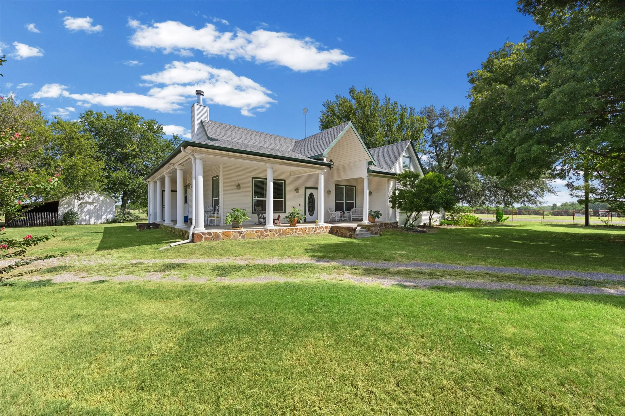 Single Family Residence For Sale in Ellis County , 1372 Greathouse Road, Waxahachie, Texas 75167, 2 Bedroom, 3 Bathroom, Garage spaces, 2,048 Sqft, built in 2019, mls#21345598, Real Estate Agent in Waxahachie, Homes For Sale in Ellis county, Homes For Sale in Waxahachie, Realtor in Waxahachie Texas, Real Estate Brokerage Independent Realty Texas, Luminita Cordes Realtor