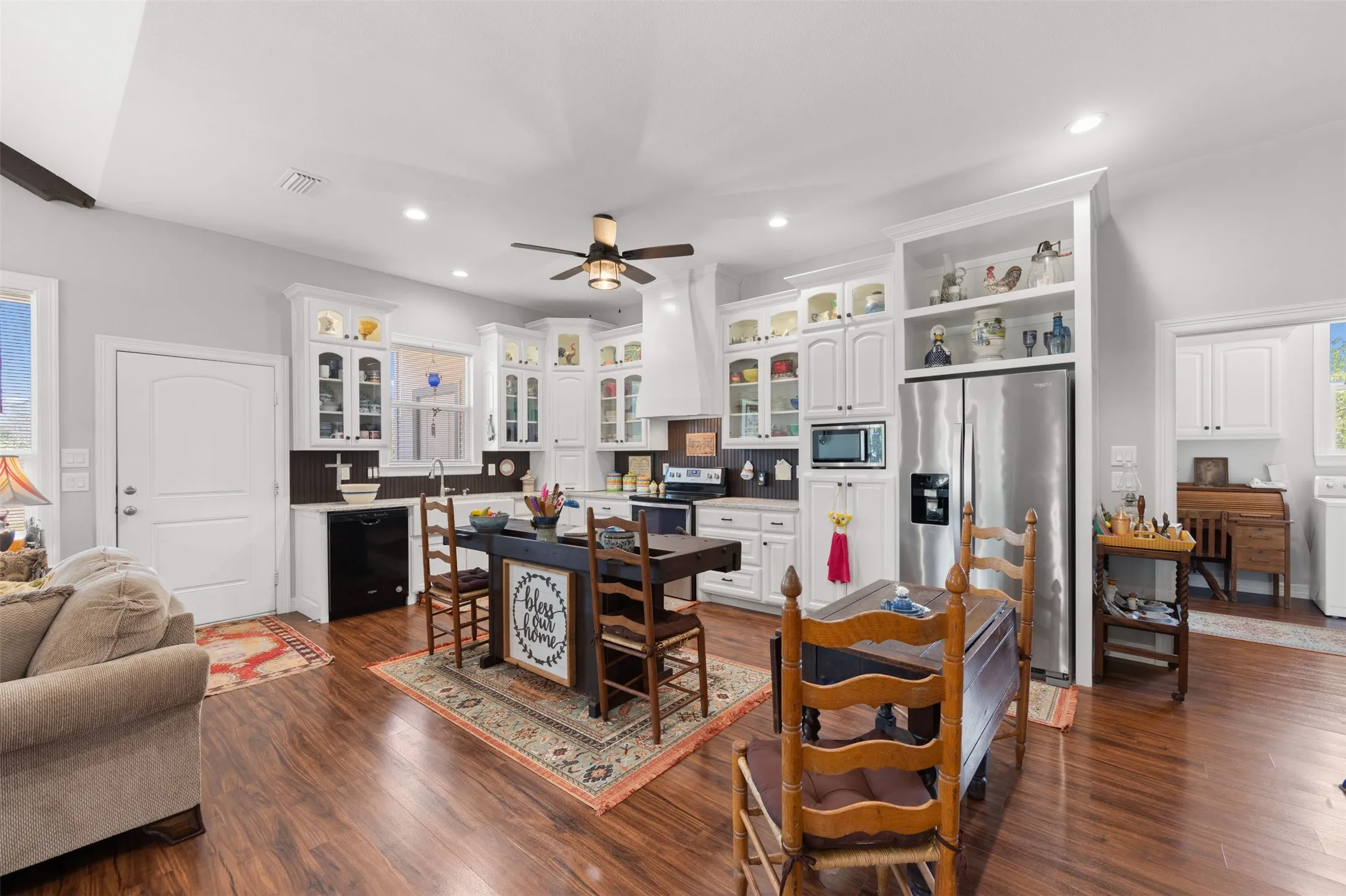 Single Family Residence For Sale in Ellis County , 1372 Greathouse Road, Waxahachie, Texas 75167, 2 Bedroom, 3 Bathroom, Garage spaces, 2,048 Sqft, built in 2019, mls#21345598, Real Estate Agent in Waxahachie, Homes For Sale in Ellis county, Homes For Sale in Waxahachie, Realtor in Waxahachie Texas, Real Estate Brokerage Independent Realty Texas, Luminita Cordes Realtor