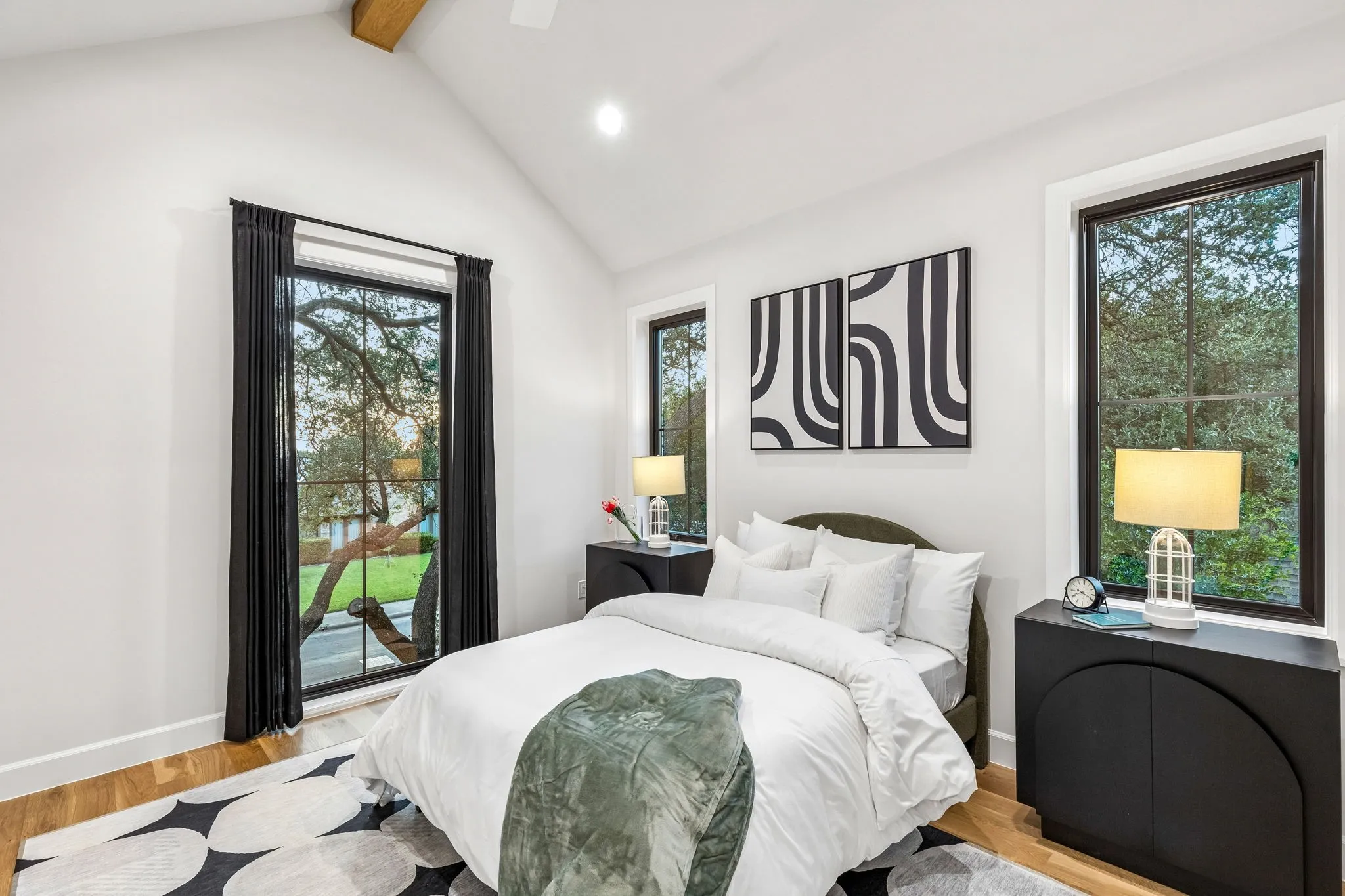 Upstairs guest bedroom