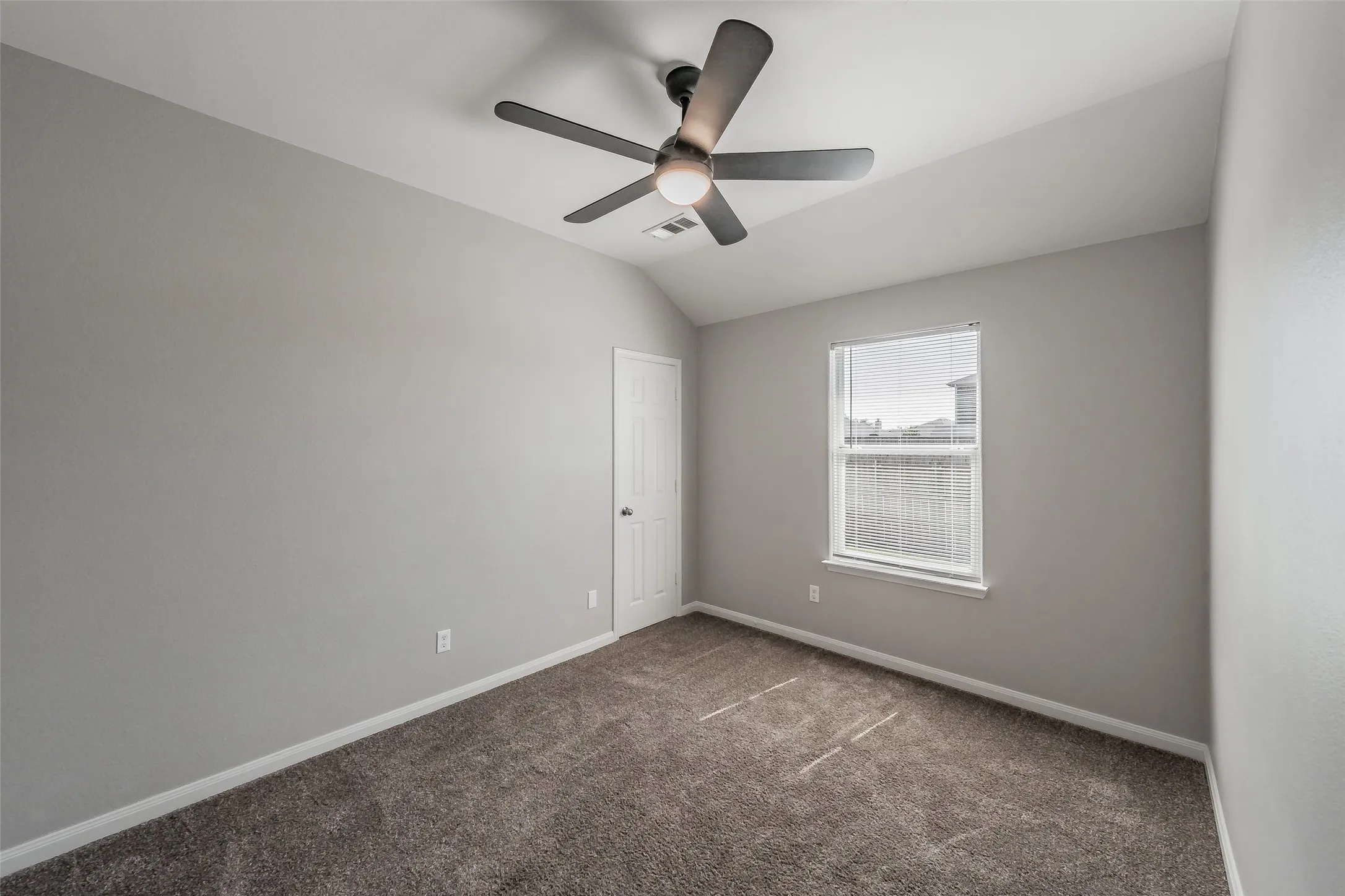 Single Family Residence For Sale in Hunt County , 3304 Overstreet Lane, Royse City, Texas 75189, 3 Bedroom, 2 Bathroom, 2 Garage spaces, 1,489 Sqft, built in 2012, mls#21345784, Real Estate Agent in Royse City, Homes For Sale in Hunt county, Homes For Sale in Royse City, Realtor in Royse City Texas, Real Estate Brokerage Independent Realty Texas, Luminita Cordes Realtor