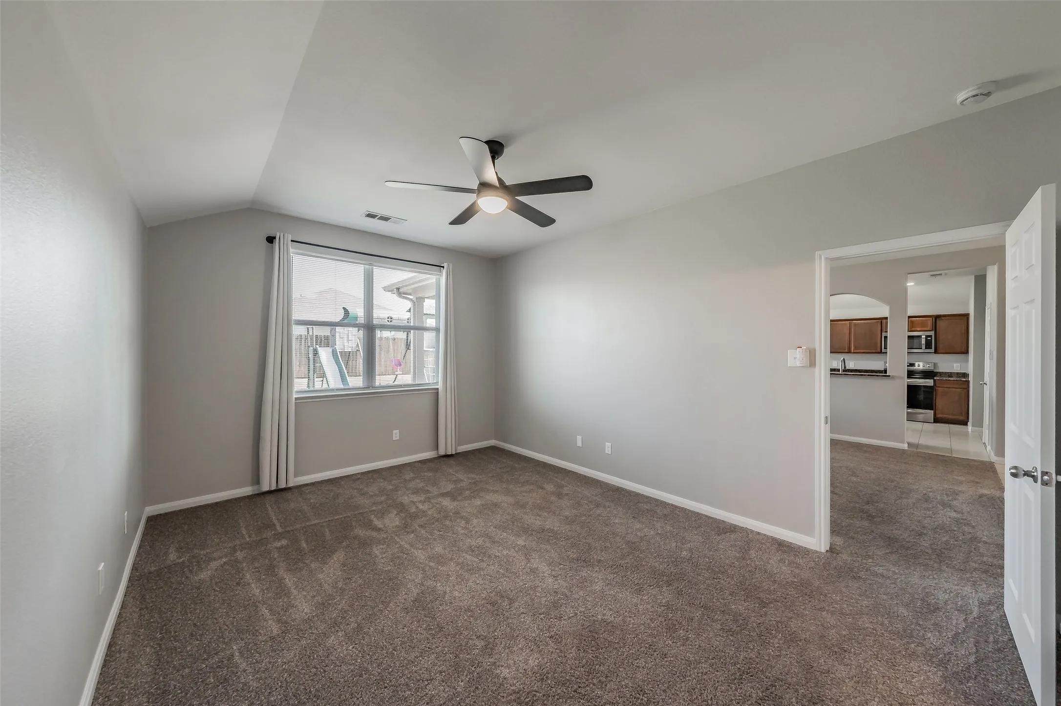 Single Family Residence For Sale in Hunt County , 3304 Overstreet Lane, Royse City, Texas 75189, 3 Bedroom, 2 Bathroom, 2 Garage spaces, 1,489 Sqft, built in 2012, mls#21345784, Real Estate Agent in Royse City, Homes For Sale in Hunt county, Homes For Sale in Royse City, Realtor in Royse City Texas, Real Estate Brokerage Independent Realty Texas, Luminita Cordes Realtor