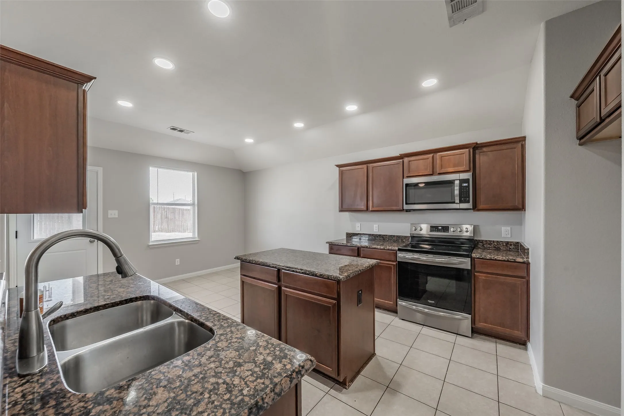 Single Family Residence For Sale in Hunt County , 3304 Overstreet Lane, Royse City, Texas 75189, 3 Bedroom, 2 Bathroom, 2 Garage spaces, 1,489 Sqft, built in 2012, mls#21345784, Real Estate Agent in Royse City, Homes For Sale in Hunt county, Homes For Sale in Royse City, Realtor in Royse City Texas, Real Estate Brokerage Independent Realty Texas, Luminita Cordes Realtor