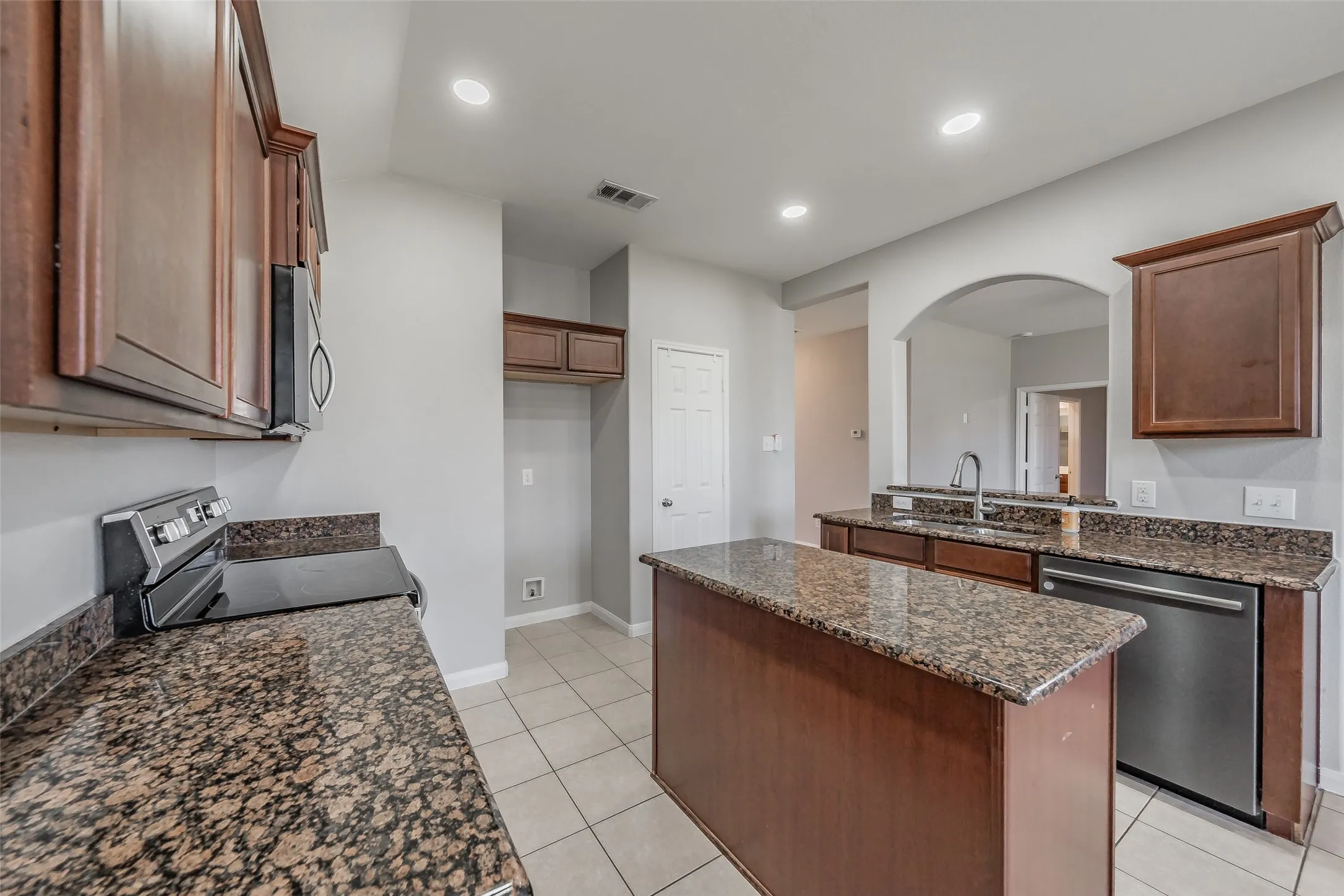 Single Family Residence For Sale in Hunt County , 3304 Overstreet Lane, Royse City, Texas 75189, 3 Bedroom, 2 Bathroom, 2 Garage spaces, 1,489 Sqft, built in 2012, mls#21345784, Real Estate Agent in Royse City, Homes For Sale in Hunt county, Homes For Sale in Royse City, Realtor in Royse City Texas, Real Estate Brokerage Independent Realty Texas, Luminita Cordes Realtor