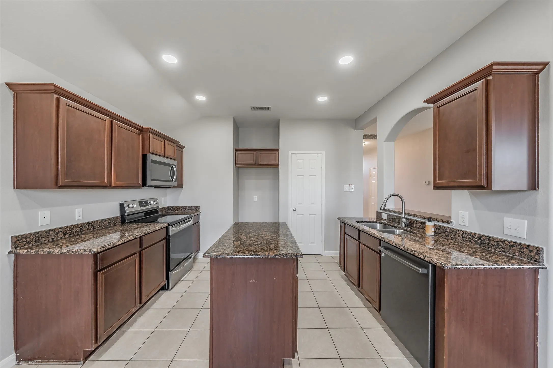 Single Family Residence For Sale in Hunt County , 3304 Overstreet Lane, Royse City, Texas 75189, 3 Bedroom, 2 Bathroom, 2 Garage spaces, 1,489 Sqft, built in 2012, mls#21345784, Real Estate Agent in Royse City, Homes For Sale in Hunt county, Homes For Sale in Royse City, Realtor in Royse City Texas, Real Estate Brokerage Independent Realty Texas, Luminita Cordes Realtor