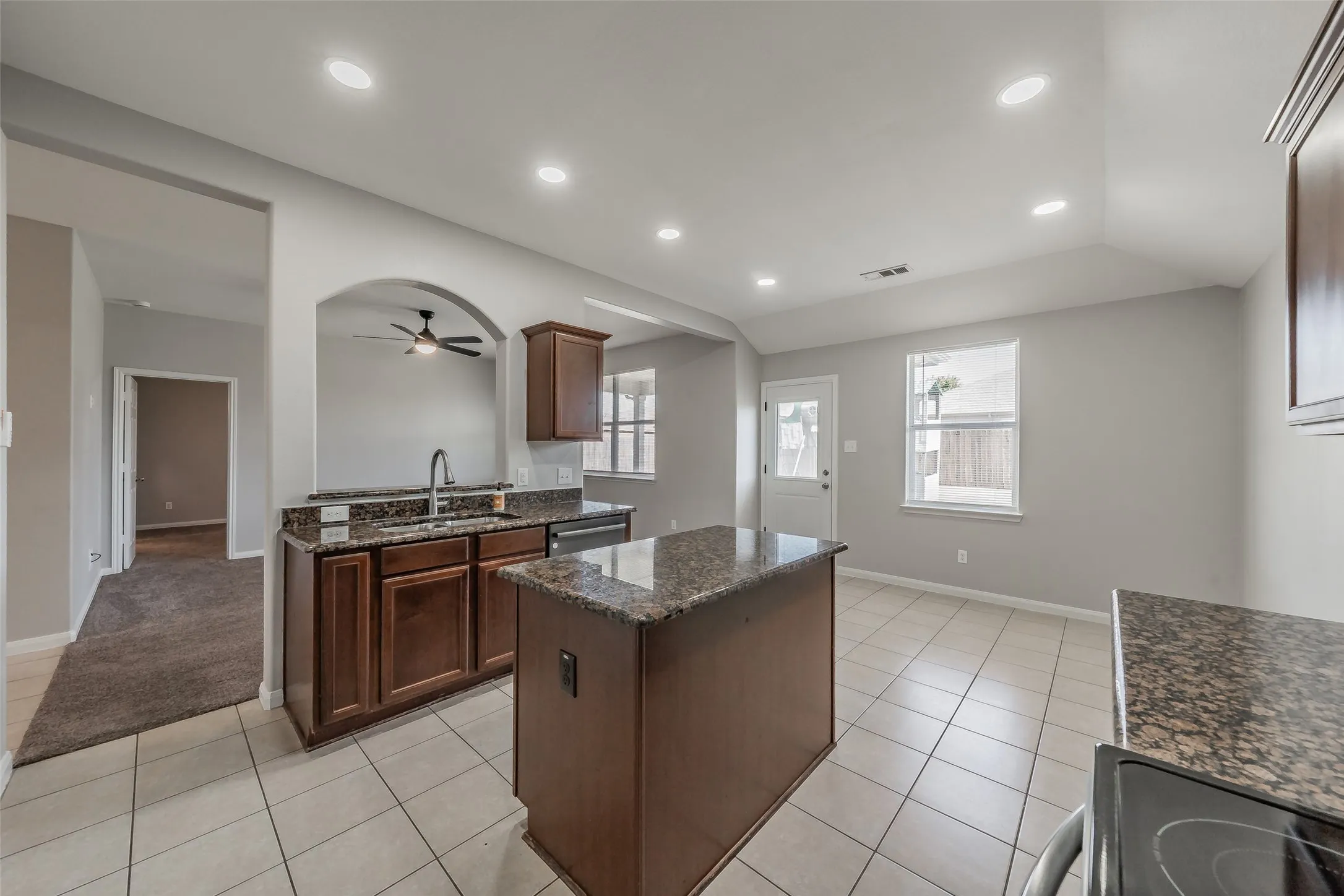 Single Family Residence For Sale in Hunt County , 3304 Overstreet Lane, Royse City, Texas 75189, 3 Bedroom, 2 Bathroom, 2 Garage spaces, 1,489 Sqft, built in 2012, mls#21345784, Real Estate Agent in Royse City, Homes For Sale in Hunt county, Homes For Sale in Royse City, Realtor in Royse City Texas, Real Estate Brokerage Independent Realty Texas, Luminita Cordes Realtor