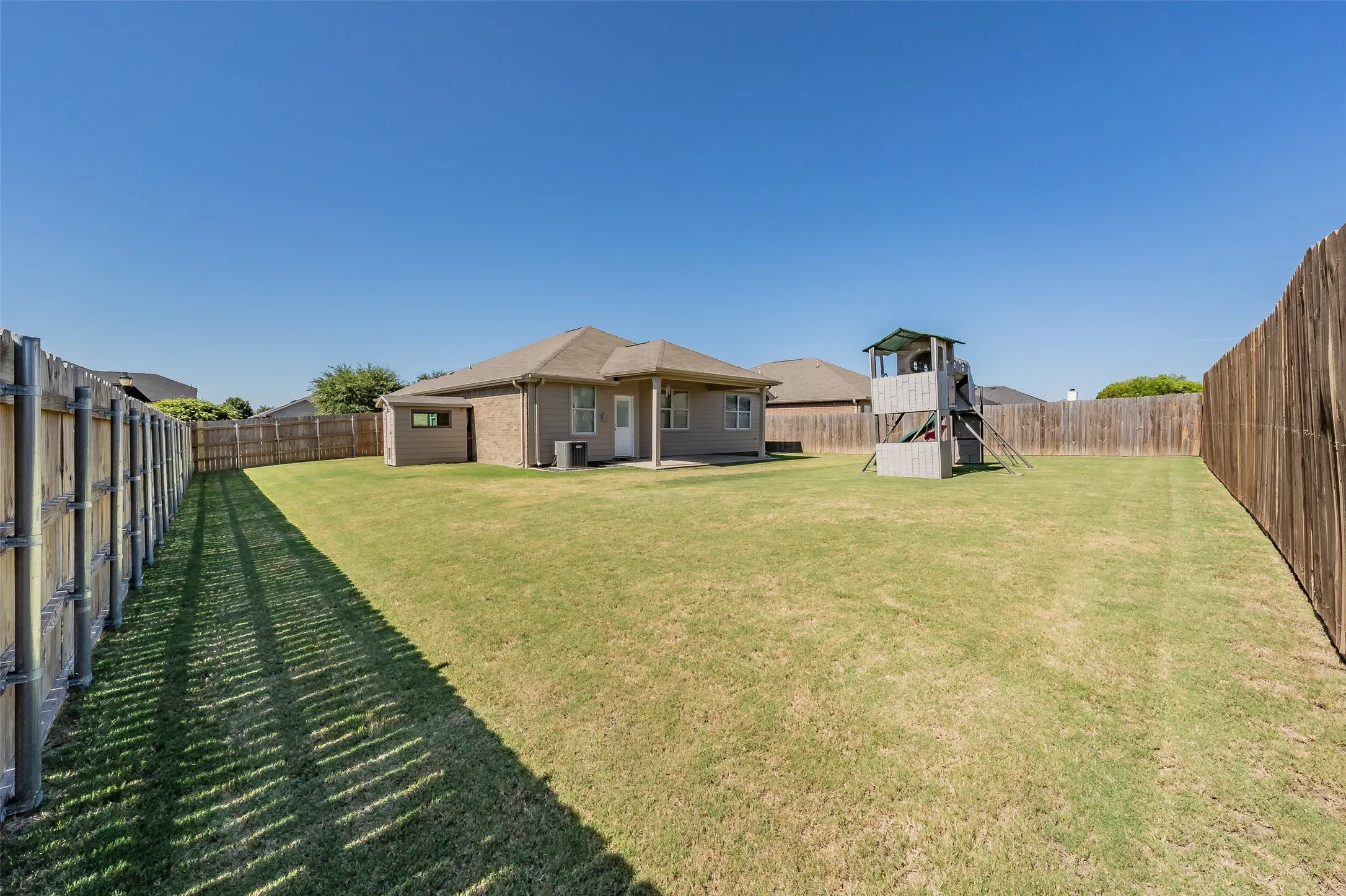 Single Family Residence For Sale in Hunt County , 3304 Overstreet Lane, Royse City, Texas 75189, 3 Bedroom, 2 Bathroom, 2 Garage spaces, 1,489 Sqft, built in 2012, mls#21345784, Real Estate Agent in Royse City, Homes For Sale in Hunt county, Homes For Sale in Royse City, Realtor in Royse City Texas, Real Estate Brokerage Independent Realty Texas, Luminita Cordes Realtor