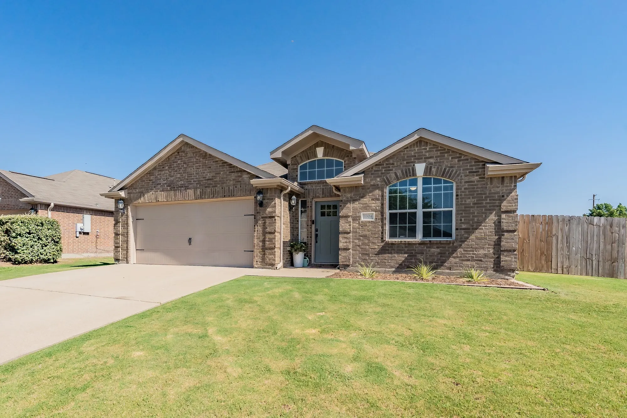 Single Family Residence For Sale in Hunt County , 3304 Overstreet Lane, Royse City, Texas 75189, 3 Bedroom, 2 Bathroom, 2 Garage spaces, 1,489 Sqft, built in 2012, mls#21345784, Real Estate Agent in Royse City, Homes For Sale in Hunt county, Homes For Sale in Royse City, Realtor in Royse City Texas, Real Estate Brokerage Independent Realty Texas, Luminita Cordes Realtor