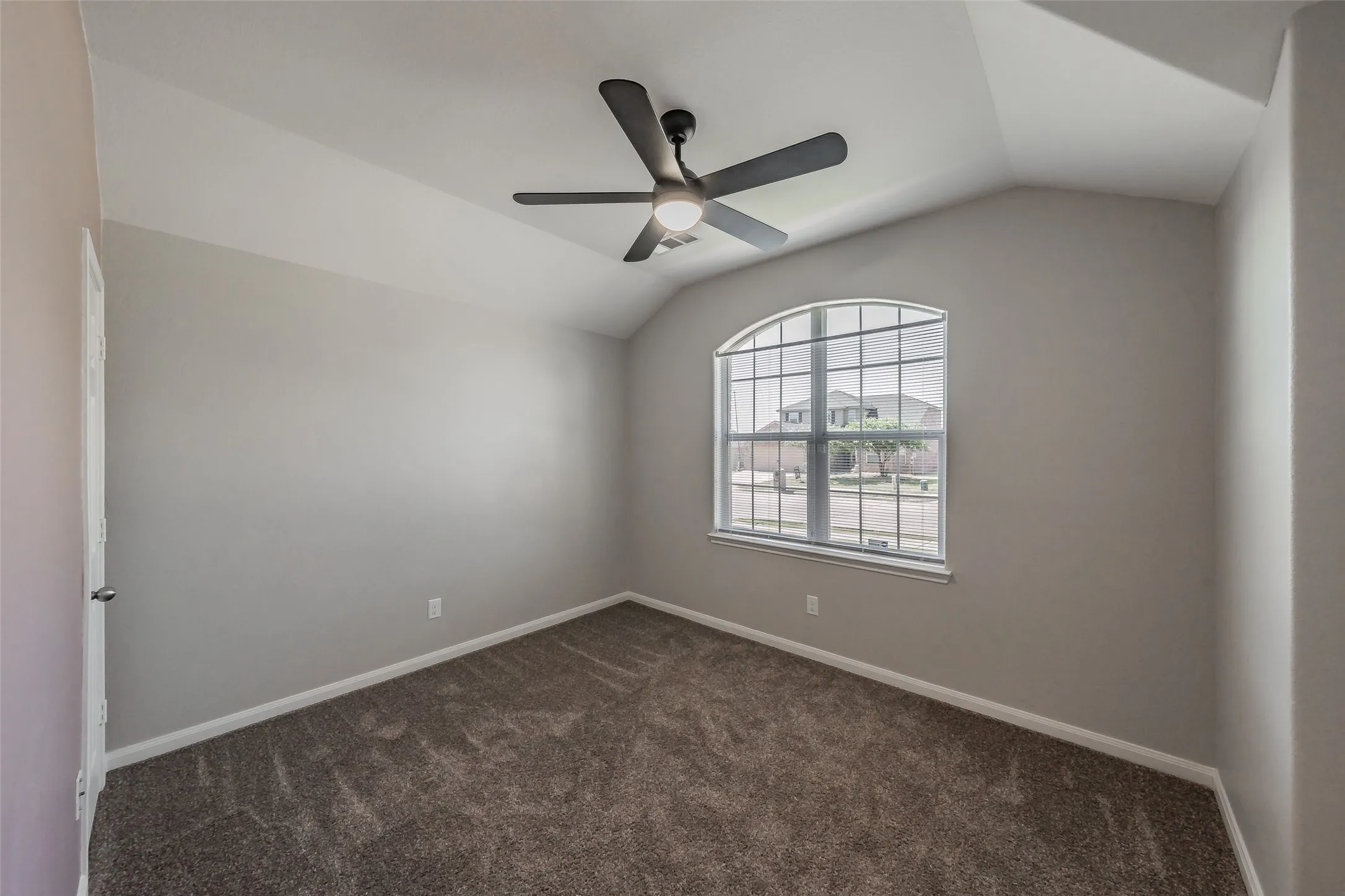Single Family Residence For Sale in Hunt County , 3304 Overstreet Lane, Royse City, Texas 75189, 3 Bedroom, 2 Bathroom, 2 Garage spaces, 1,489 Sqft, built in 2012, mls#21345784, Real Estate Agent in Royse City, Homes For Sale in Hunt county, Homes For Sale in Royse City, Realtor in Royse City Texas, Real Estate Brokerage Independent Realty Texas, Luminita Cordes Realtor