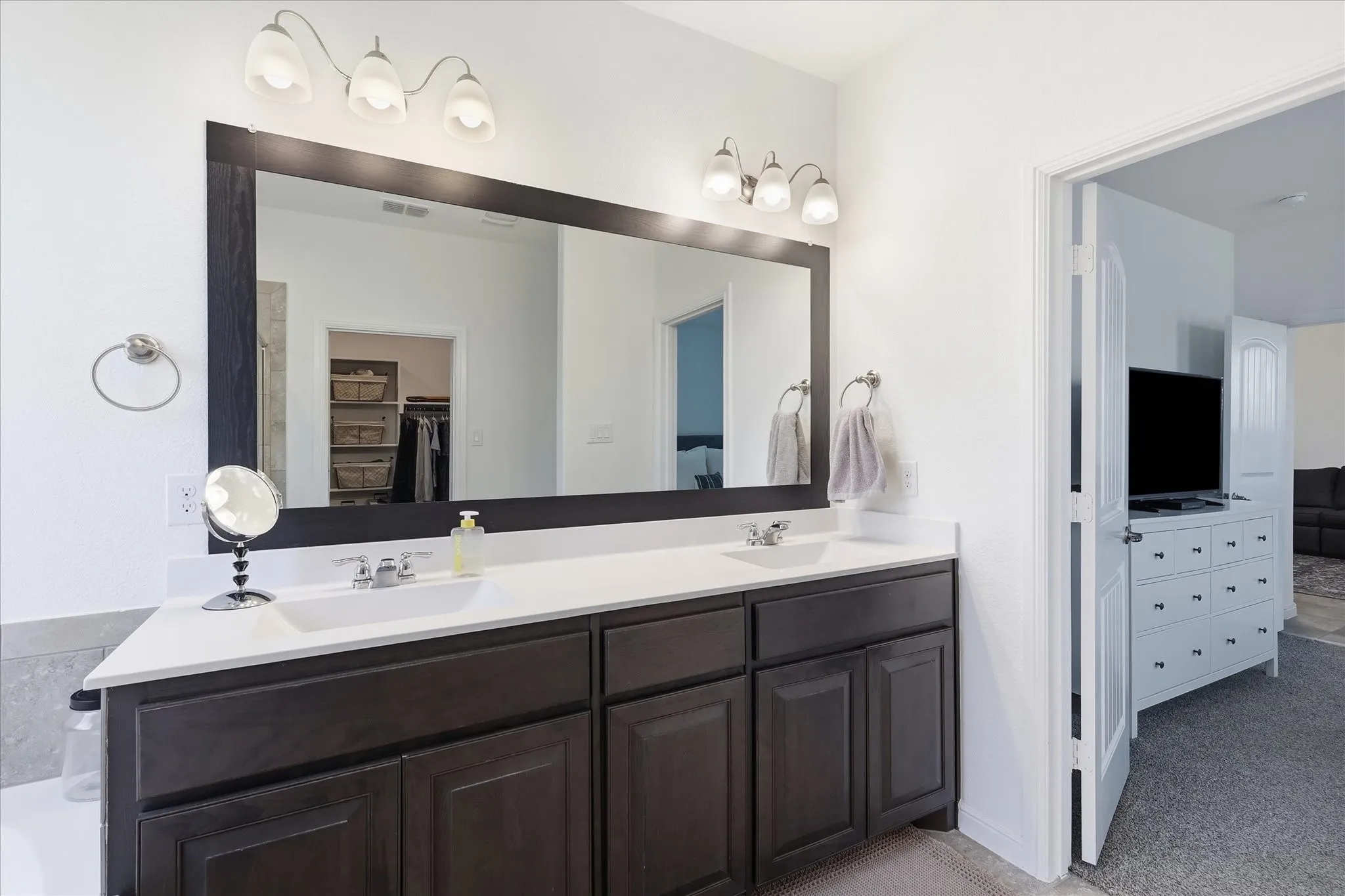 Single Family Residence For Sale in Tarrant County , 9125 Edenberry Lane, Fort Worth, Texas 76179, 4 Bedroom, 3 Bathroom, 2 Garage spaces, 2,670 Sqft, built in 2018, mls#21346291, Real Estate Agent in Fort Worth, Homes For Sale in Tarrant county, Homes For Sale in Fort Worth, Realtor in Fort Worth Texas, Real Estate Brokerage Independent Realty Texas, Luminita Cordes Realtor
