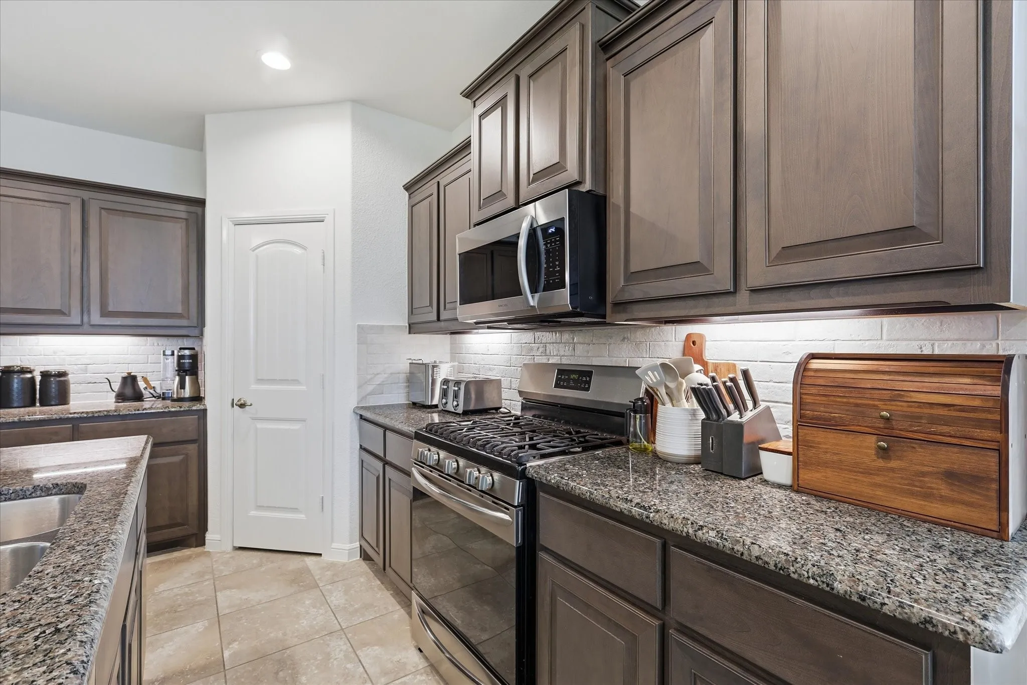 Single Family Residence For Sale in Tarrant County , 9125 Edenberry Lane, Fort Worth, Texas 76179, 4 Bedroom, 3 Bathroom, 2 Garage spaces, 2,670 Sqft, built in 2018, mls#21346291, Real Estate Agent in Fort Worth, Homes For Sale in Tarrant county, Homes For Sale in Fort Worth, Realtor in Fort Worth Texas, Real Estate Brokerage Independent Realty Texas, Luminita Cordes Realtor