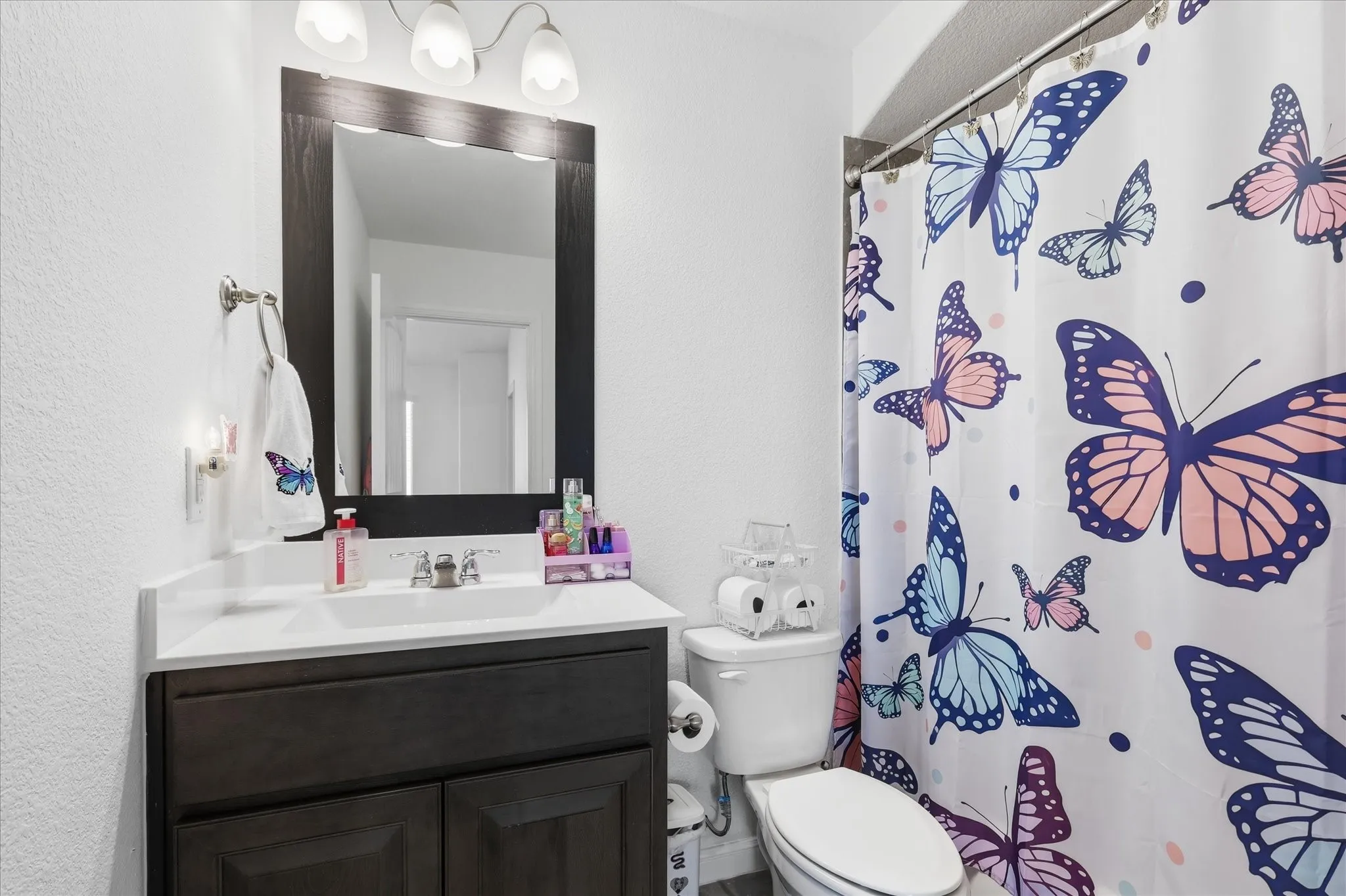 Single Family Residence For Sale in Tarrant County , 9125 Edenberry Lane, Fort Worth, Texas 76179, 4 Bedroom, 3 Bathroom, 2 Garage spaces, 2,670 Sqft, built in 2018, mls#21346291, Real Estate Agent in Fort Worth, Homes For Sale in Tarrant county, Homes For Sale in Fort Worth, Realtor in Fort Worth Texas, Real Estate Brokerage Independent Realty Texas, Luminita Cordes Realtor