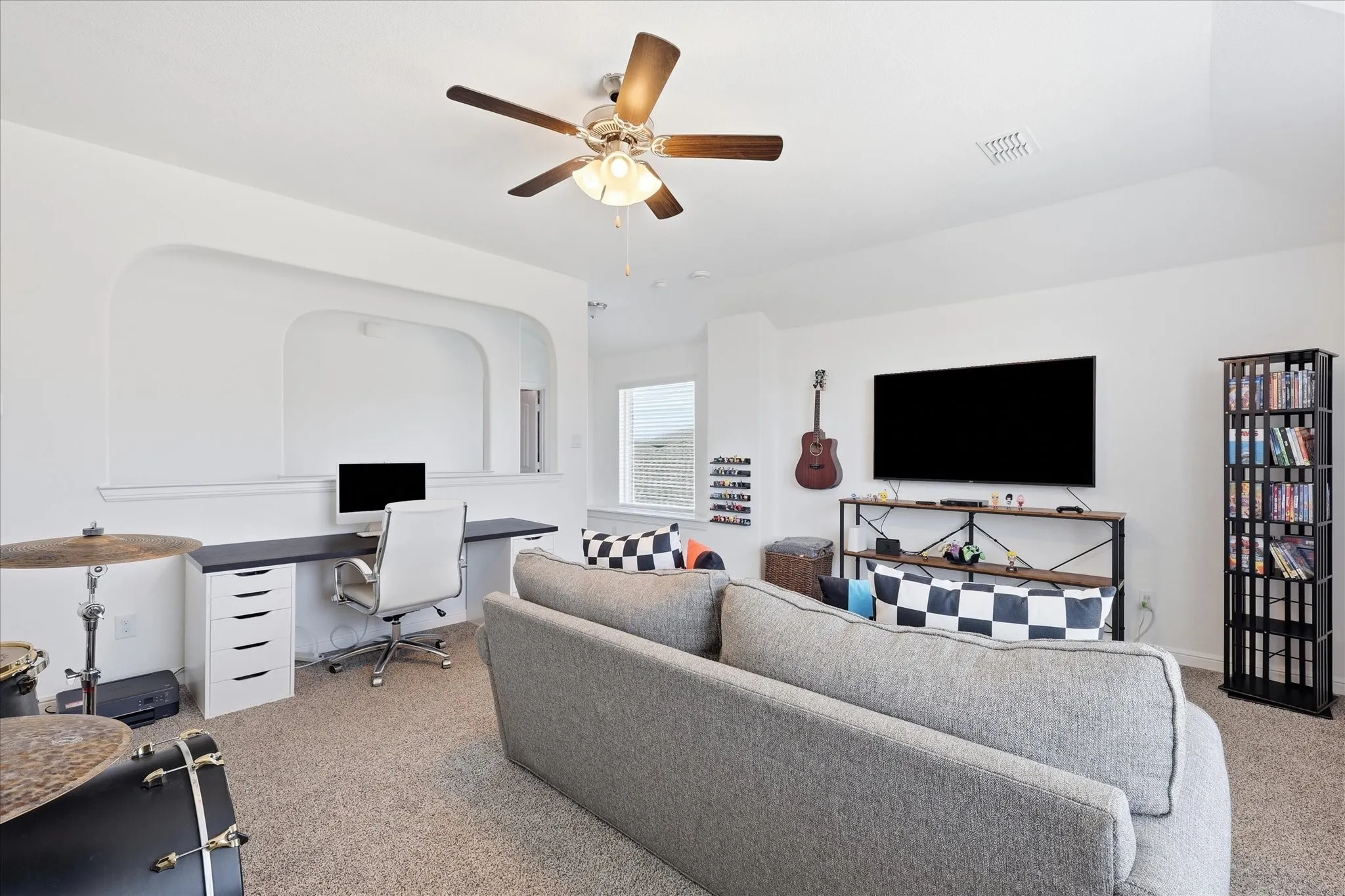 Single Family Residence For Sale in Tarrant County , 9125 Edenberry Lane, Fort Worth, Texas 76179, 4 Bedroom, 3 Bathroom, 2 Garage spaces, 2,670 Sqft, built in 2018, mls#21346291, Real Estate Agent in Fort Worth, Homes For Sale in Tarrant county, Homes For Sale in Fort Worth, Realtor in Fort Worth Texas, Real Estate Brokerage Independent Realty Texas, Luminita Cordes Realtor