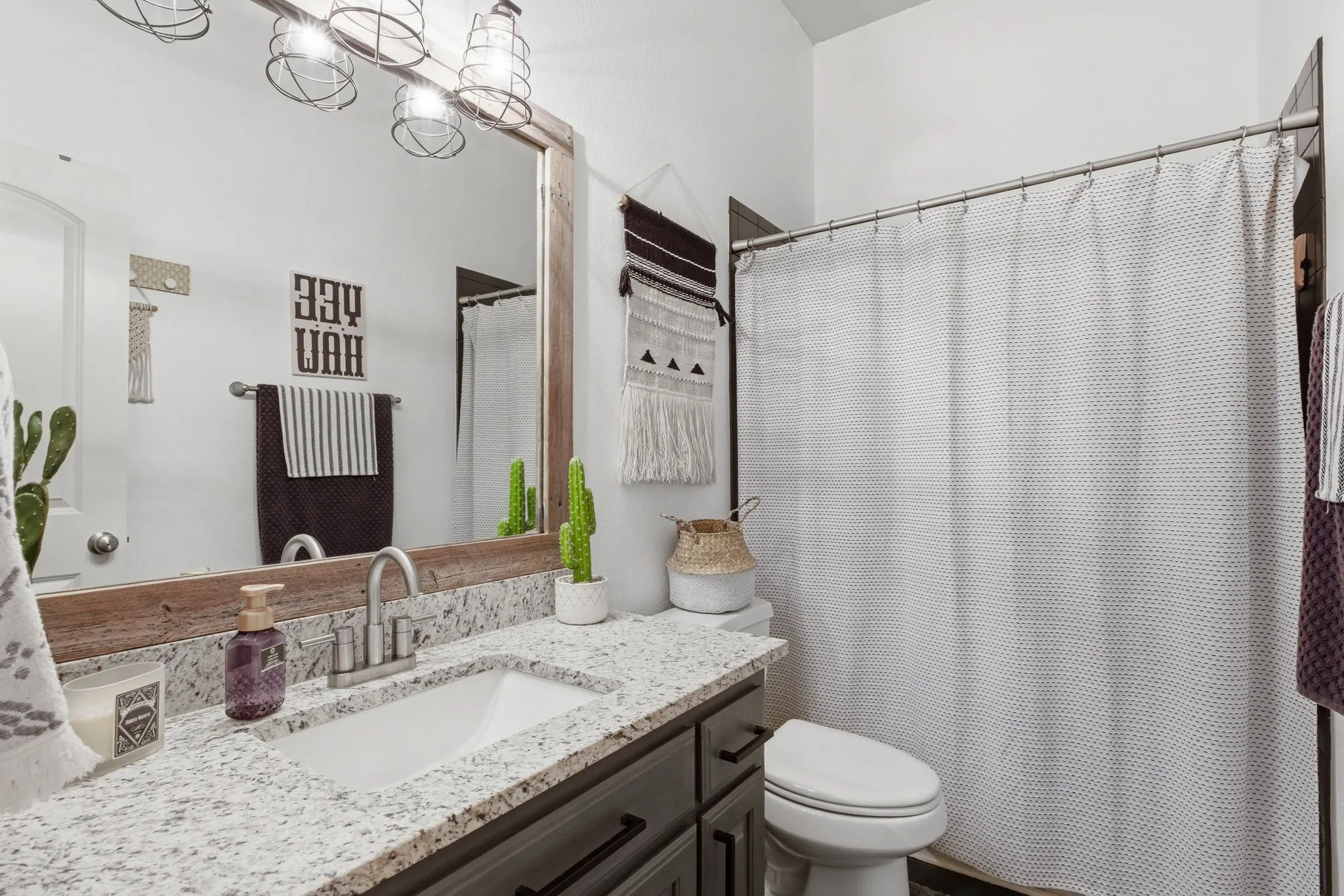 Single Family Residence For Sale in Kaufman County , 4003 Gabi Avenue, Heartland, Texas 75126, 3 Bedroom, 2 Bathroom, 2 Garage spaces, 1,854 Sqft, built in 2010, mls#21346318, Real Estate Agent in Heartland, Homes For Sale in Kaufman county, Homes For Sale in Heartland, Realtor in Heartland Texas, Real Estate Brokerage Independent Realty Texas, Luminita Cordes Realtor