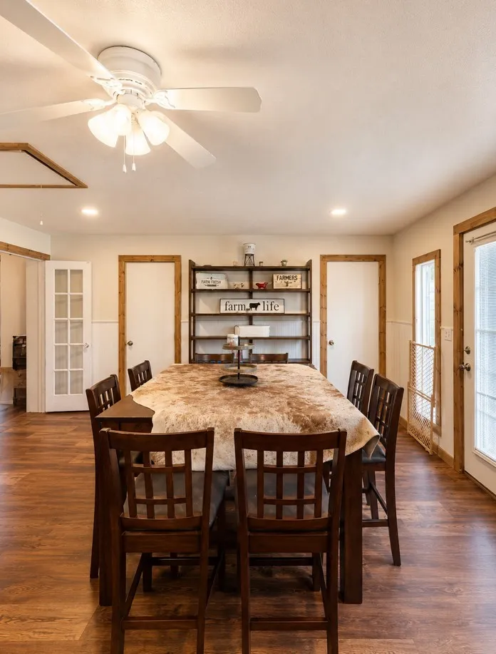 Single Family Residence For Sale in Bosque County , 410 S Cleveland, Meridian, Texas 76665, 5 Bedroom, 3 Bathroom, 2 Garage spaces, 2,054 Sqft, built in 1900, mls#21346321, Real Estate Agent in Meridian, Homes For Sale in Bosque county, Homes For Sale in Meridian, Realtor in Meridian Texas, Real Estate Brokerage Independent Realty Texas, Luminita Cordes Realtor