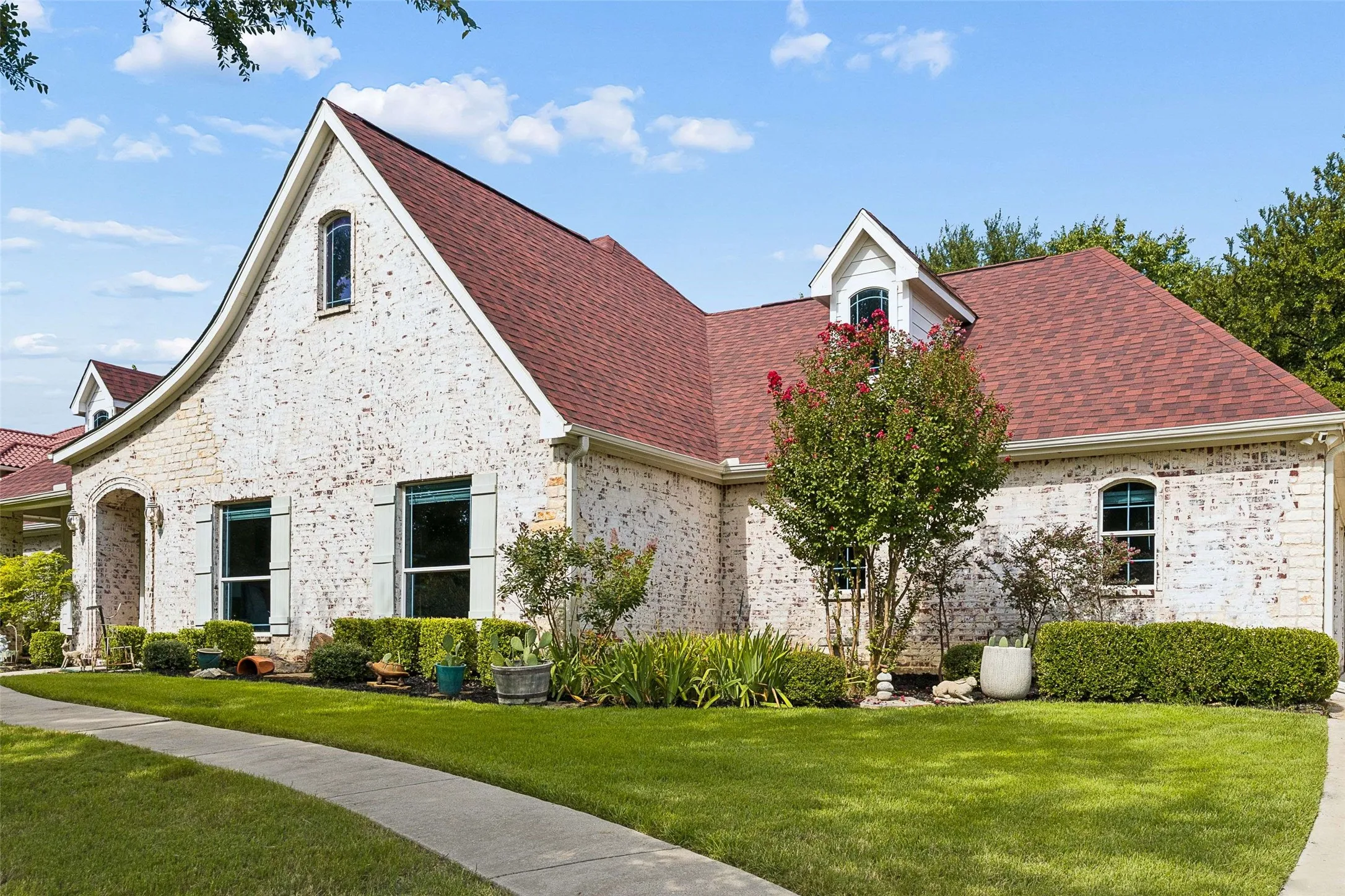 Single Family Residence For Sale in Denton County , 6528 Shoreline Drive, Little Elm, Texas 75068, 4 Bedroom, 2 Bathroom, 3 Garage spaces, 2,366 Sqft, built in 2005, mls#21345251, Real Estate Agent in Little Elm, Homes For Sale in Denton county, Homes For Sale in Little Elm, Realtor in Little Elm Texas, Real Estate Brokerage Independent Realty Texas, Luminita Cordes Realtor
