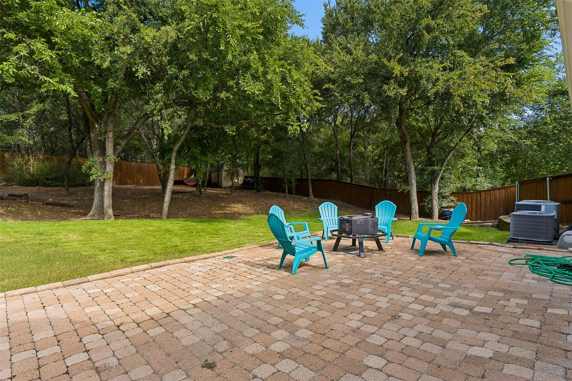 Single Family Residence For Sale in Denton County , 6528 Shoreline Drive, Little Elm, Texas 75068, 4 Bedroom, 2 Bathroom, 3 Garage spaces, 2,366 Sqft, built in 2005, mls#21345251, Real Estate Agent in Little Elm, Homes For Sale in Denton county, Homes For Sale in Little Elm, Realtor in Little Elm Texas, Real Estate Brokerage Independent Realty Texas, Luminita Cordes Realtor