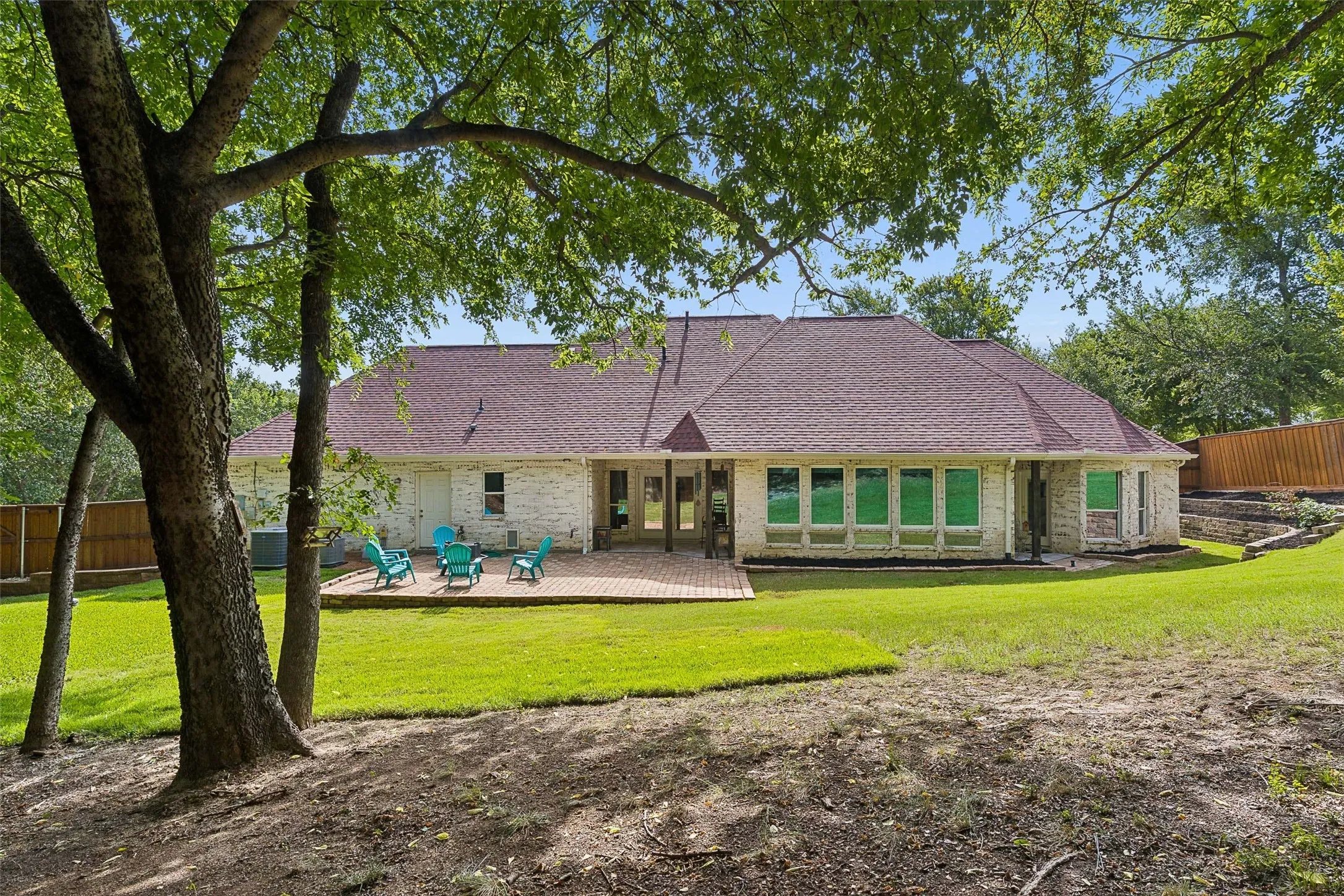 Single Family Residence For Sale in Denton County , 6528 Shoreline Drive, Little Elm, Texas 75068, 4 Bedroom, 2 Bathroom, 3 Garage spaces, 2,366 Sqft, built in 2005, mls#21345251, Real Estate Agent in Little Elm, Homes For Sale in Denton county, Homes For Sale in Little Elm, Realtor in Little Elm Texas, Real Estate Brokerage Independent Realty Texas, Luminita Cordes Realtor