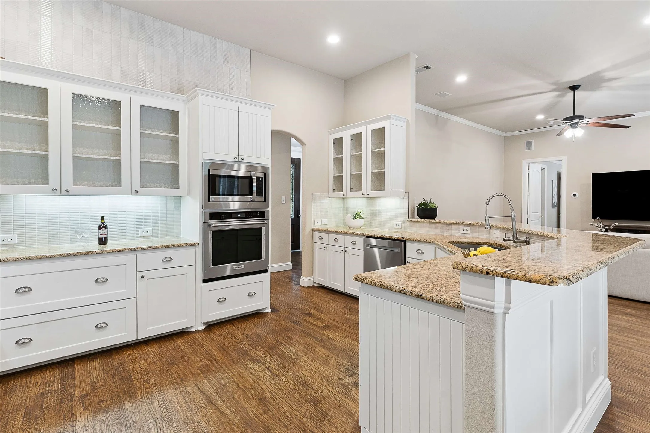 Single Family Residence For Sale in Denton County , 6528 Shoreline Drive, Little Elm, Texas 75068, 4 Bedroom, 2 Bathroom, 3 Garage spaces, 2,366 Sqft, built in 2005, mls#21345251, Real Estate Agent in Little Elm, Homes For Sale in Denton county, Homes For Sale in Little Elm, Realtor in Little Elm Texas, Real Estate Brokerage Independent Realty Texas, Luminita Cordes Realtor