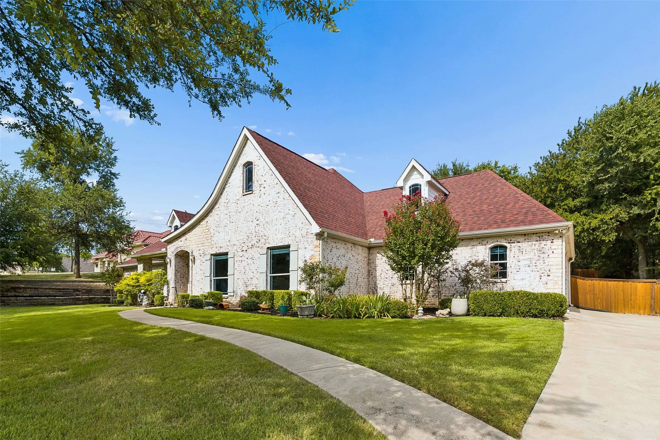 Single Family Residence For Sale in Denton County , 6528 Shoreline Drive, Little Elm, Texas 75068, 4 Bedroom, 2 Bathroom, 3 Garage spaces, 2,366 Sqft, built in 2005, mls#21345251, Real Estate Agent in Little Elm, Homes For Sale in Denton county, Homes For Sale in Little Elm, Realtor in Little Elm Texas, Real Estate Brokerage Independent Realty Texas, Luminita Cordes Realtor