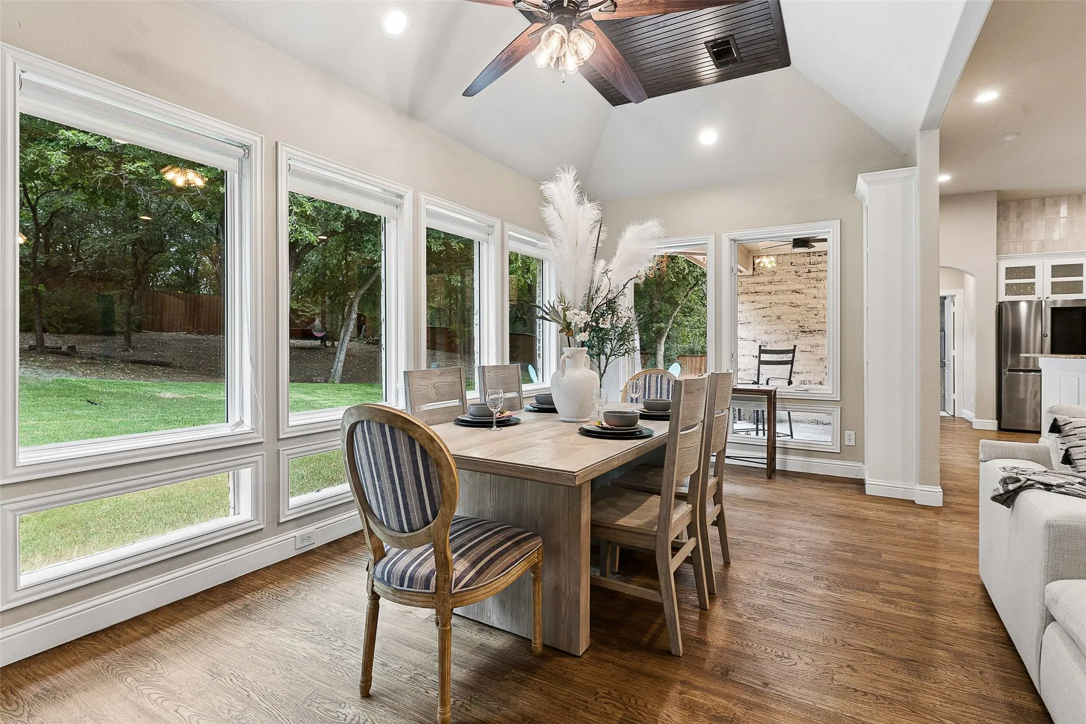 Single Family Residence For Sale in Denton County , 6528 Shoreline Drive, Little Elm, Texas 75068, 4 Bedroom, 2 Bathroom, 3 Garage spaces, 2,366 Sqft, built in 2005, mls#21345251, Real Estate Agent in Little Elm, Homes For Sale in Denton county, Homes For Sale in Little Elm, Realtor in Little Elm Texas, Real Estate Brokerage Independent Realty Texas, Luminita Cordes Realtor