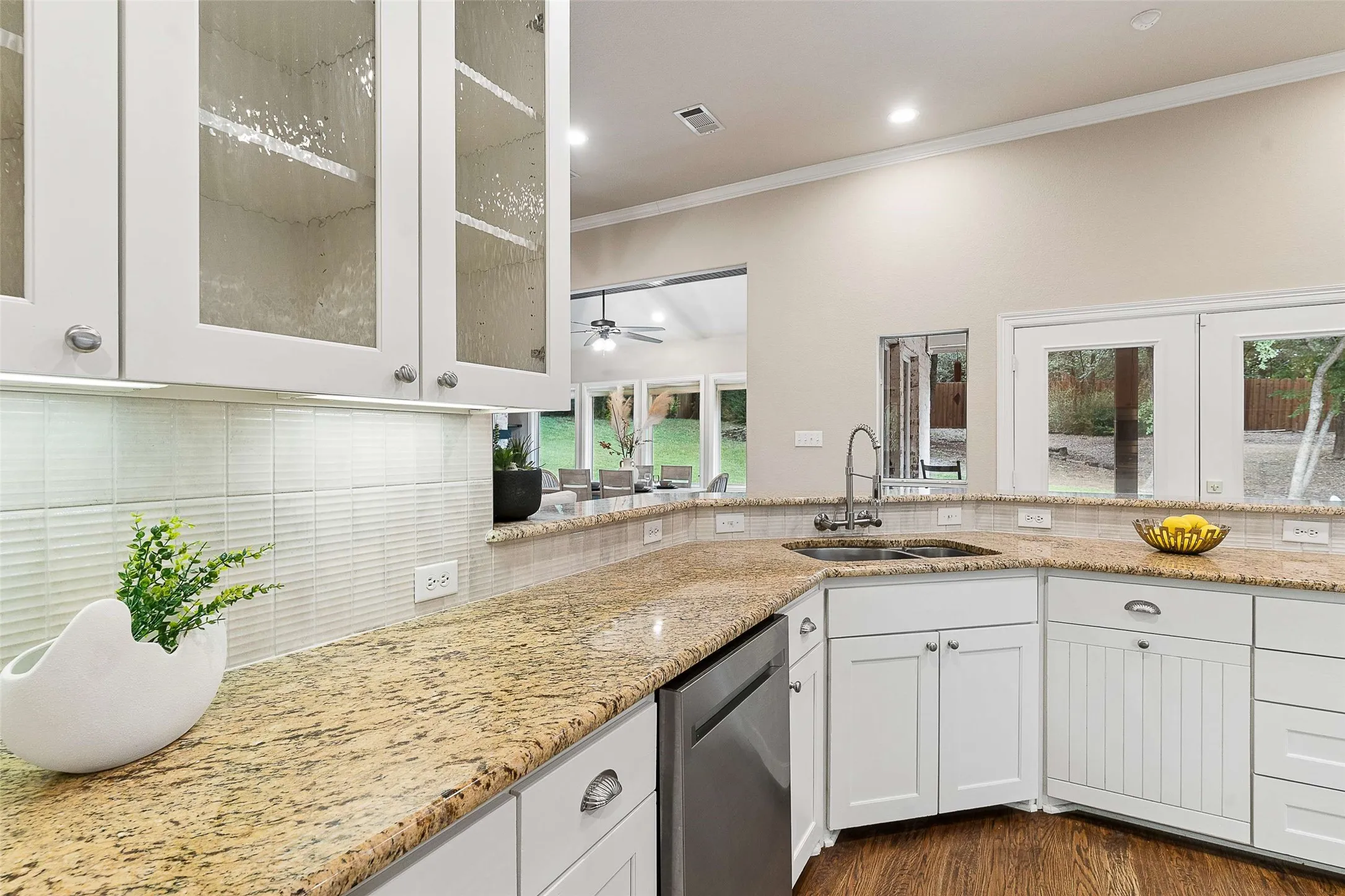 Single Family Residence For Sale in Denton County , 6528 Shoreline Drive, Little Elm, Texas 75068, 4 Bedroom, 2 Bathroom, 3 Garage spaces, 2,366 Sqft, built in 2005, mls#21345251, Real Estate Agent in Little Elm, Homes For Sale in Denton county, Homes For Sale in Little Elm, Realtor in Little Elm Texas, Real Estate Brokerage Independent Realty Texas, Luminita Cordes Realtor