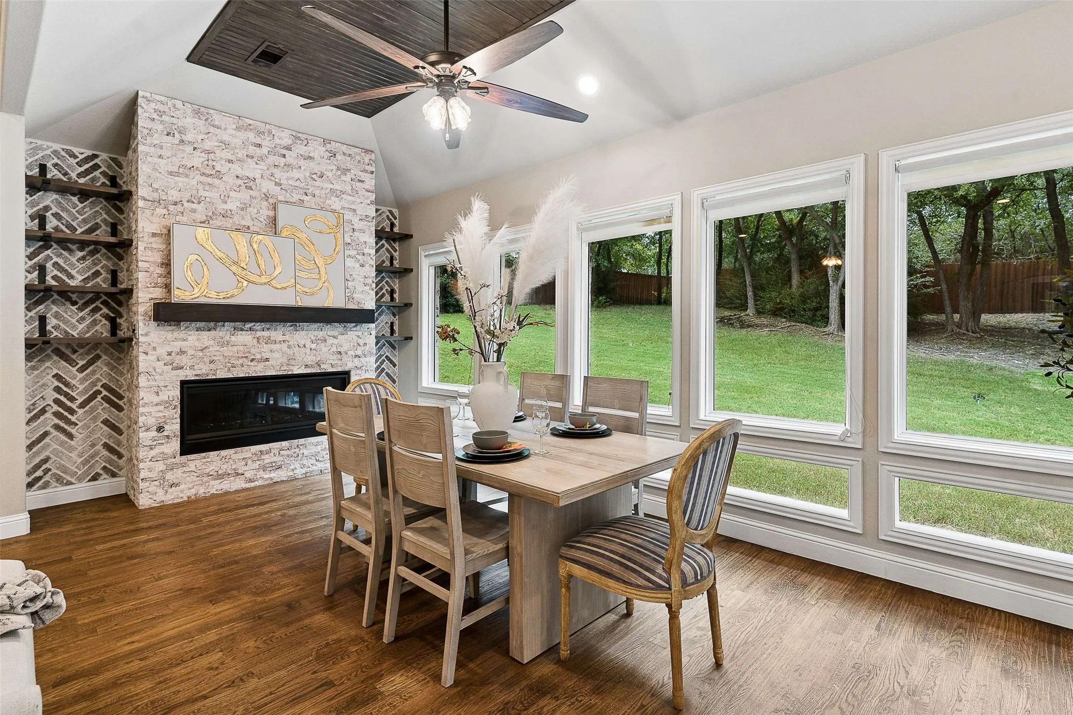 Single Family Residence For Sale in Denton County , 6528 Shoreline Drive, Little Elm, Texas 75068, 4 Bedroom, 2 Bathroom, 3 Garage spaces, 2,366 Sqft, built in 2005, mls#21345251, Real Estate Agent in Little Elm, Homes For Sale in Denton county, Homes For Sale in Little Elm, Realtor in Little Elm Texas, Real Estate Brokerage Independent Realty Texas, Luminita Cordes Realtor