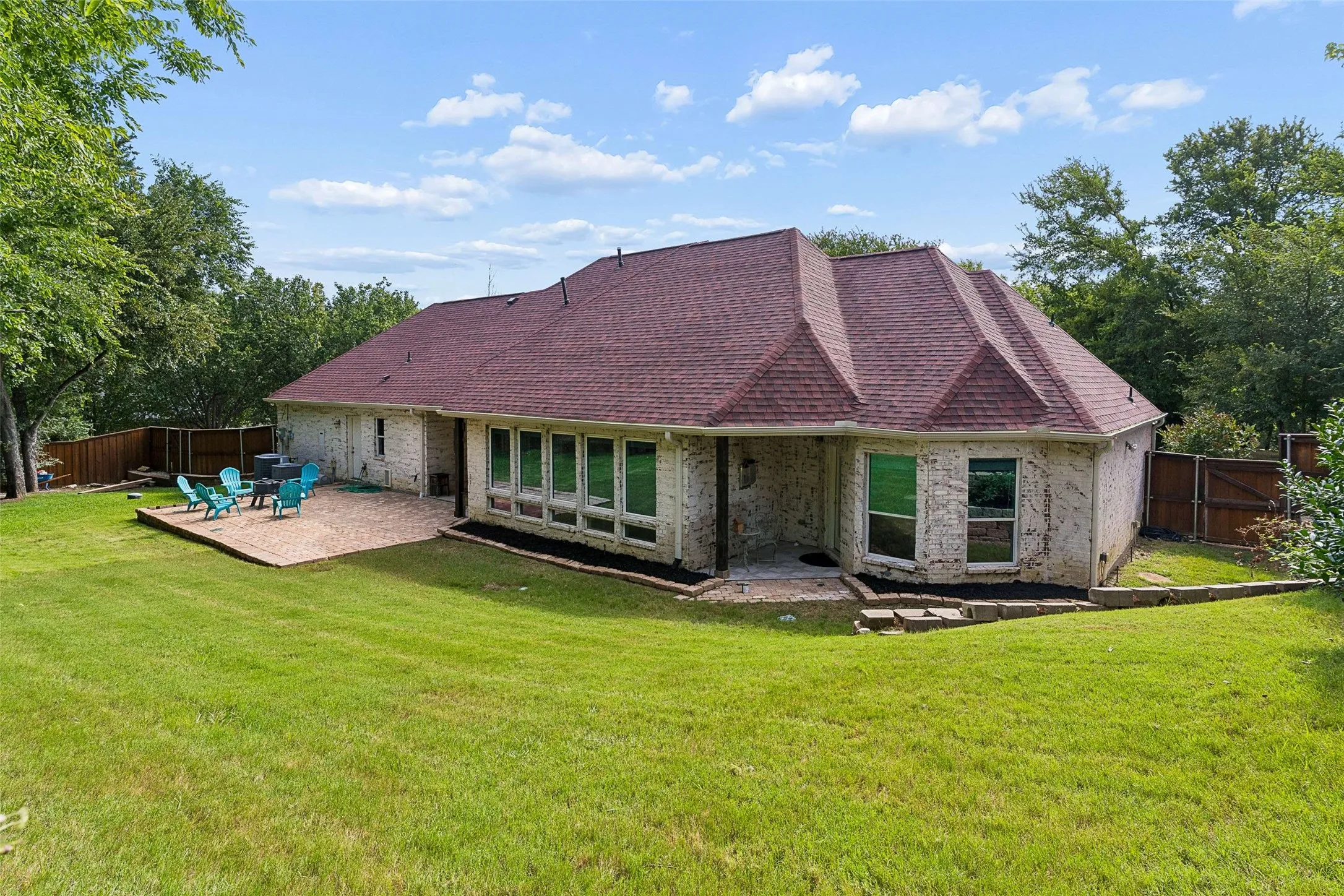 Single Family Residence For Sale in Denton County , 6528 Shoreline Drive, Little Elm, Texas 75068, 4 Bedroom, 2 Bathroom, 3 Garage spaces, 2,366 Sqft, built in 2005, mls#21345251, Real Estate Agent in Little Elm, Homes For Sale in Denton county, Homes For Sale in Little Elm, Realtor in Little Elm Texas, Real Estate Brokerage Independent Realty Texas, Luminita Cordes Realtor