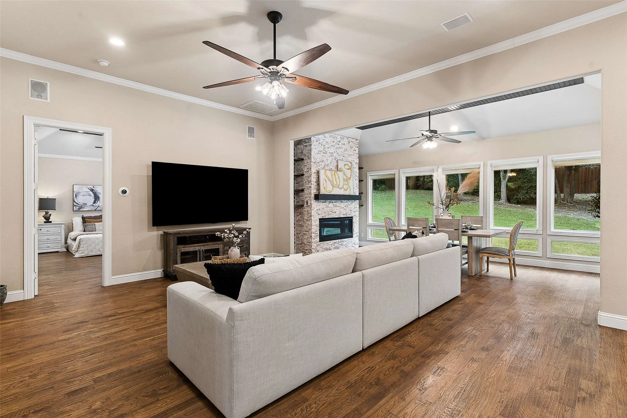 Single Family Residence For Sale in Denton County , 6528 Shoreline Drive, Little Elm, Texas 75068, 4 Bedroom, 2 Bathroom, 3 Garage spaces, 2,366 Sqft, built in 2005, mls#21345251, Real Estate Agent in Little Elm, Homes For Sale in Denton county, Homes For Sale in Little Elm, Realtor in Little Elm Texas, Real Estate Brokerage Independent Realty Texas, Luminita Cordes Realtor