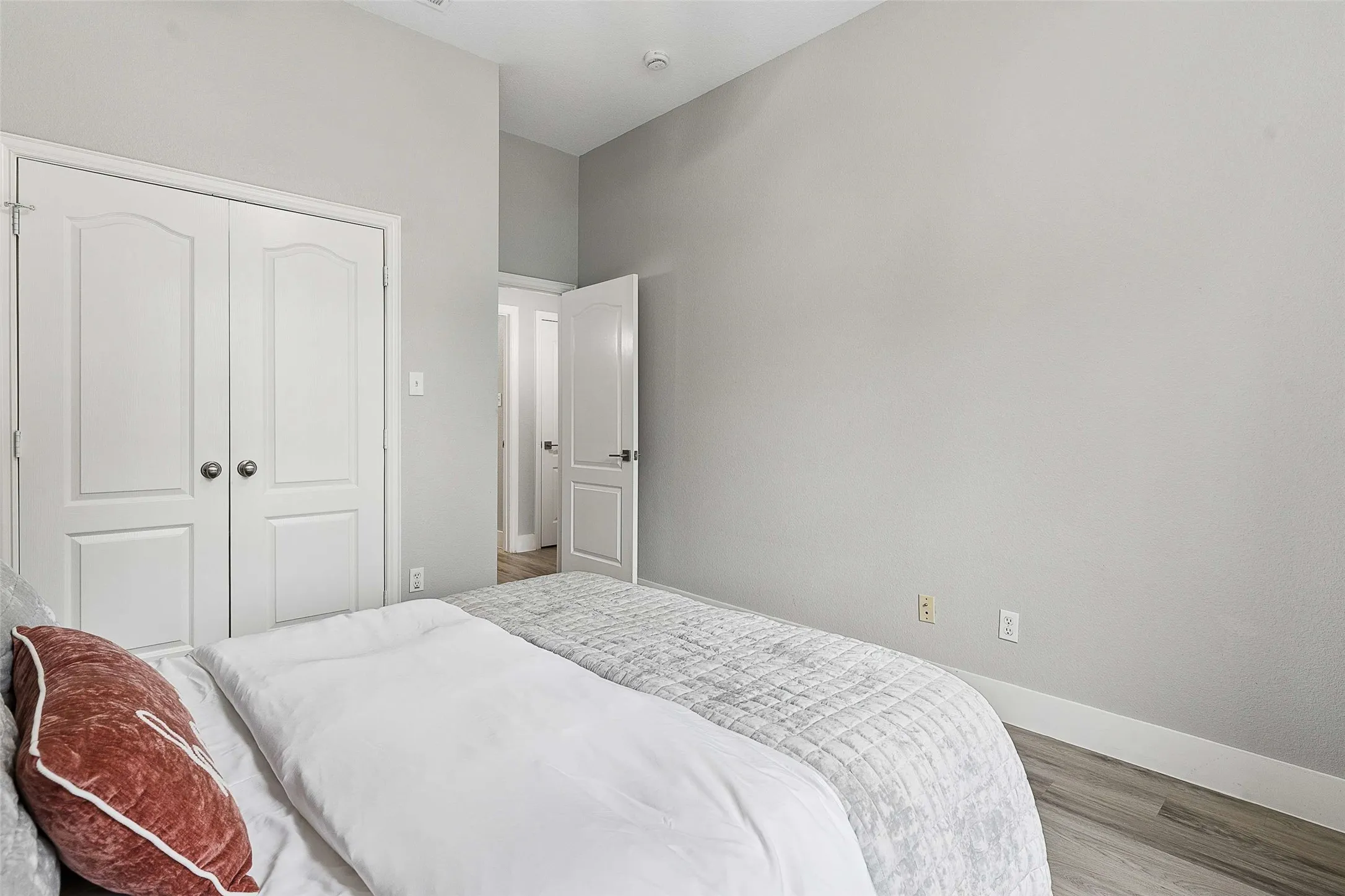 Single Family Residence For Sale in Denton County , 6528 Shoreline Drive, Little Elm, Texas 75068, 4 Bedroom, 2 Bathroom, 3 Garage spaces, 2,366 Sqft, built in 2005, mls#21345251, Real Estate Agent in Little Elm, Homes For Sale in Denton county, Homes For Sale in Little Elm, Realtor in Little Elm Texas, Real Estate Brokerage Independent Realty Texas, Luminita Cordes Realtor