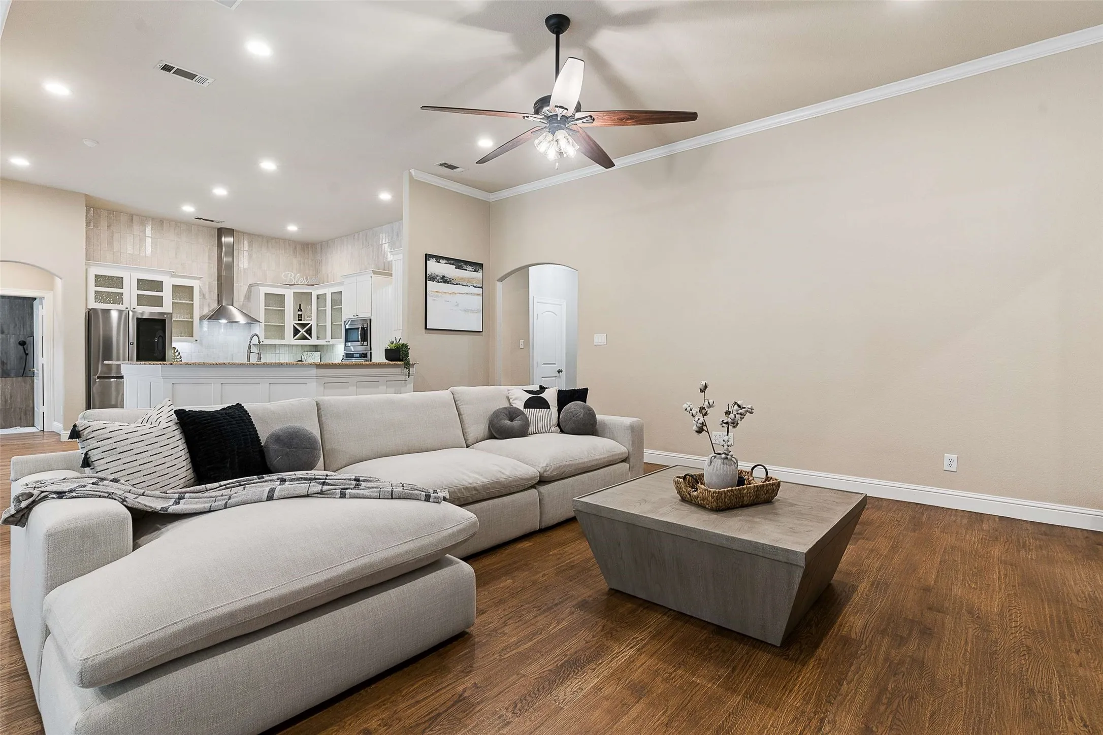Single Family Residence For Sale in Denton County , 6528 Shoreline Drive, Little Elm, Texas 75068, 4 Bedroom, 2 Bathroom, 3 Garage spaces, 2,366 Sqft, built in 2005, mls#21345251, Real Estate Agent in Little Elm, Homes For Sale in Denton county, Homes For Sale in Little Elm, Realtor in Little Elm Texas, Real Estate Brokerage Independent Realty Texas, Luminita Cordes Realtor