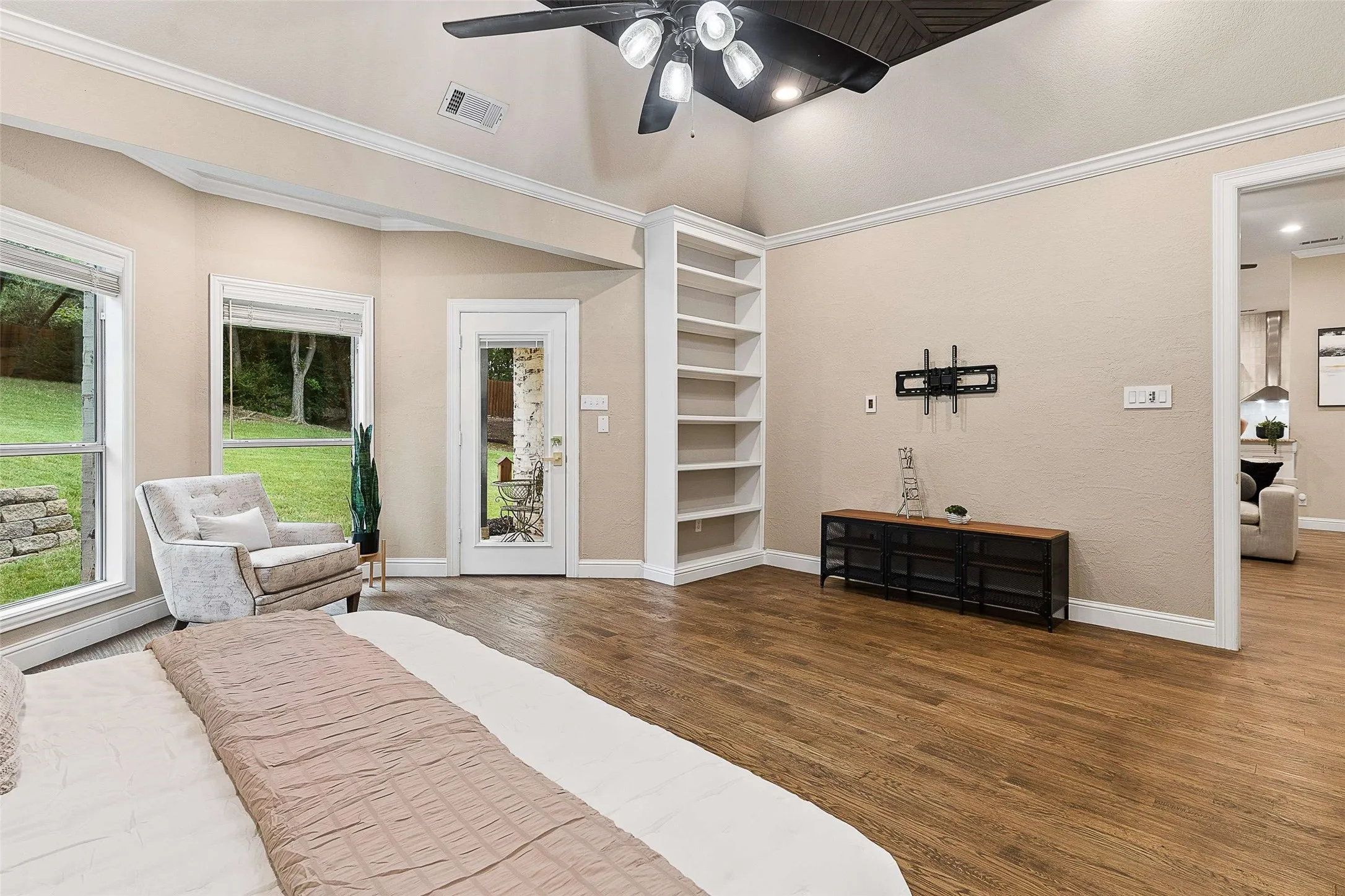 Single Family Residence For Sale in Denton County , 6528 Shoreline Drive, Little Elm, Texas 75068, 4 Bedroom, 2 Bathroom, 3 Garage spaces, 2,366 Sqft, built in 2005, mls#21345251, Real Estate Agent in Little Elm, Homes For Sale in Denton county, Homes For Sale in Little Elm, Realtor in Little Elm Texas, Real Estate Brokerage Independent Realty Texas, Luminita Cordes Realtor