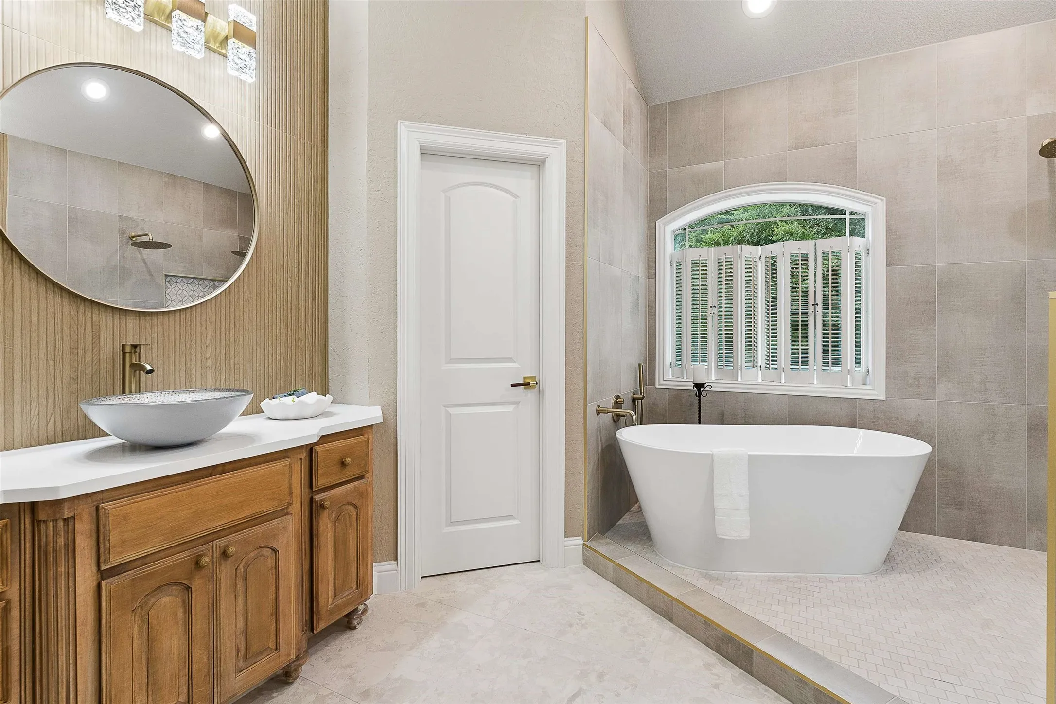Single Family Residence For Sale in Denton County , 6528 Shoreline Drive, Little Elm, Texas 75068, 4 Bedroom, 2 Bathroom, 3 Garage spaces, 2,366 Sqft, built in 2005, mls#21345251, Real Estate Agent in Little Elm, Homes For Sale in Denton county, Homes For Sale in Little Elm, Realtor in Little Elm Texas, Real Estate Brokerage Independent Realty Texas, Luminita Cordes Realtor