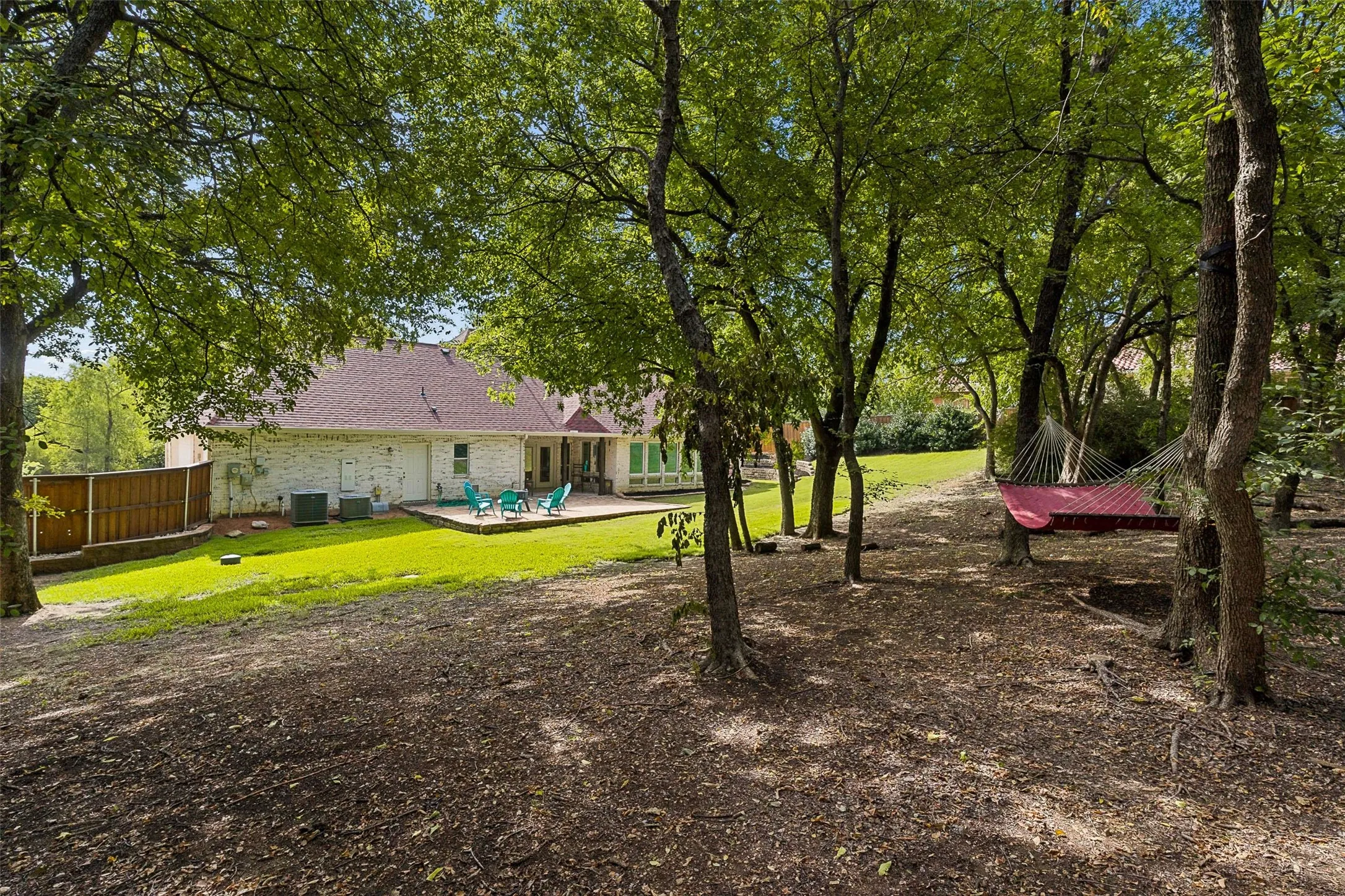 Single Family Residence For Sale in Denton County , 6528 Shoreline Drive, Little Elm, Texas 75068, 4 Bedroom, 2 Bathroom, 3 Garage spaces, 2,366 Sqft, built in 2005, mls#21345251, Real Estate Agent in Little Elm, Homes For Sale in Denton county, Homes For Sale in Little Elm, Realtor in Little Elm Texas, Real Estate Brokerage Independent Realty Texas, Luminita Cordes Realtor
