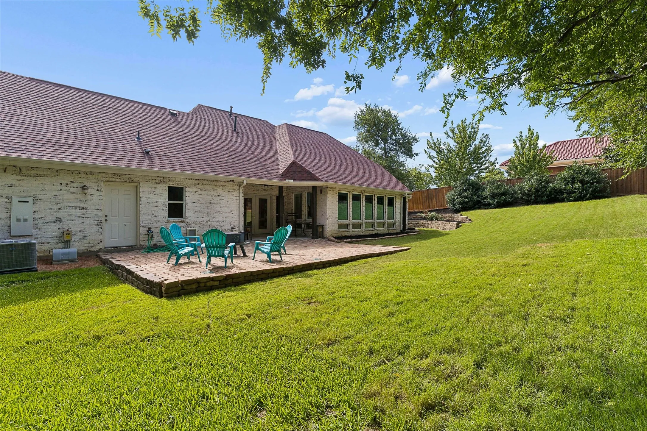 Single Family Residence For Sale in Denton County , 6528 Shoreline Drive, Little Elm, Texas 75068, 4 Bedroom, 2 Bathroom, 3 Garage spaces, 2,366 Sqft, built in 2005, mls#21345251, Real Estate Agent in Little Elm, Homes For Sale in Denton county, Homes For Sale in Little Elm, Realtor in Little Elm Texas, Real Estate Brokerage Independent Realty Texas, Luminita Cordes Realtor