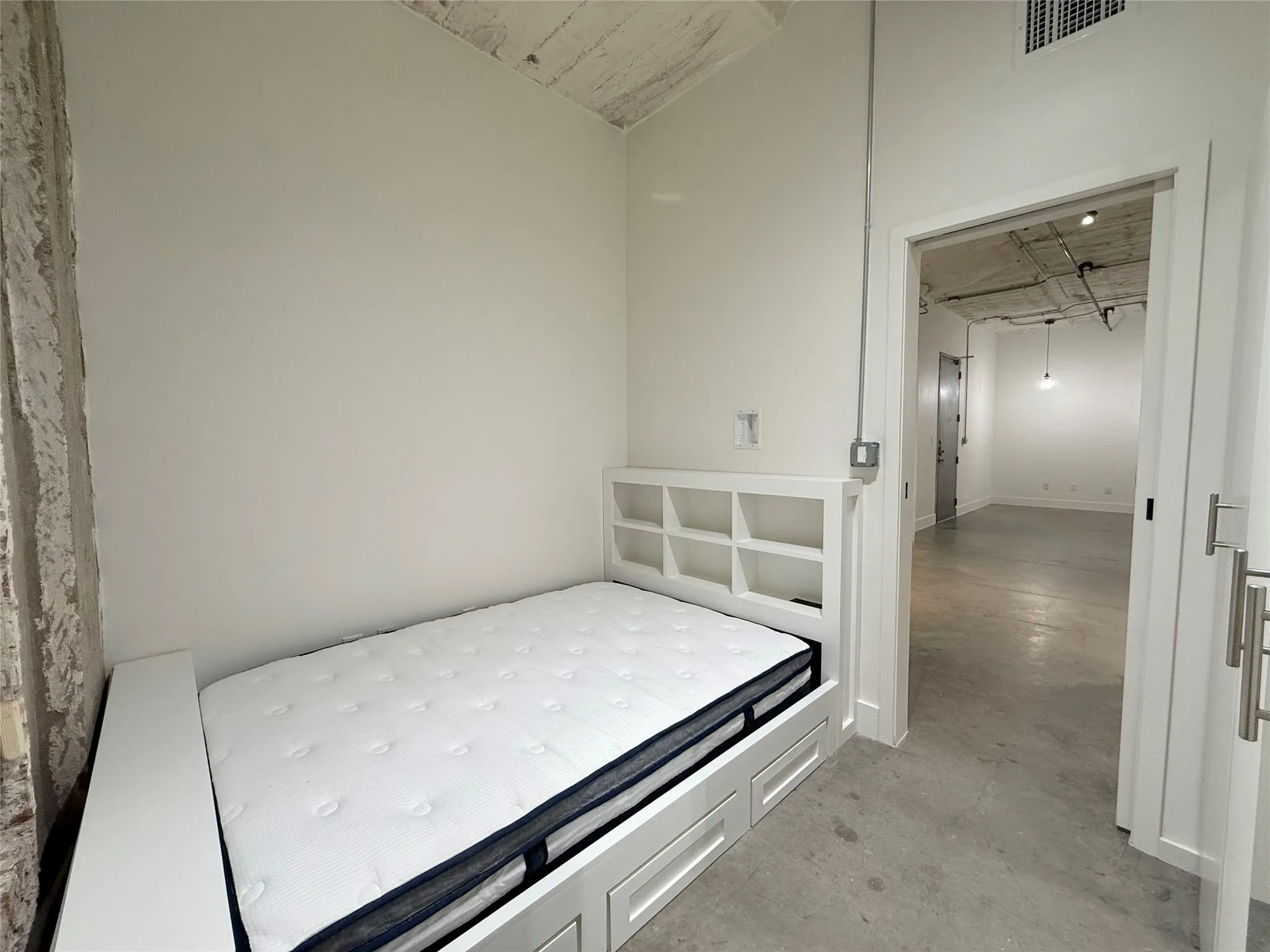 Condominium For Sale in Dallas County , 1122 Jackson Street 522, Dallas, Texas 75202, 2 Bedrooms, 1 Bathroom, 1 Garage spaces, 840 Sqft, built in 1925, Price $225,000, mls#21346323, Real Estate Agent in Dallas, Homes For Sale in Dallas county, Homes For Sale in Dallas, Realtor in Dallas Texas, Real Estate Brokerage Independent Realty Texas, Luminita Cordes Realtor