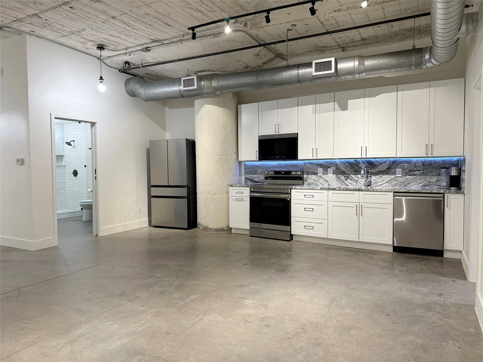 Condominium For Sale in Dallas County , 1122 Jackson Street 522, Dallas, Texas 75202, 2 Bedrooms, 1 Bathroom, 1 Garage spaces, 840 Sqft, built in 1925, Price $225,000, mls#21346323, Real Estate Agent in Dallas, Homes For Sale in Dallas county, Homes For Sale in Dallas, Realtor in Dallas Texas, Real Estate Brokerage Independent Realty Texas, Luminita Cordes Realtor