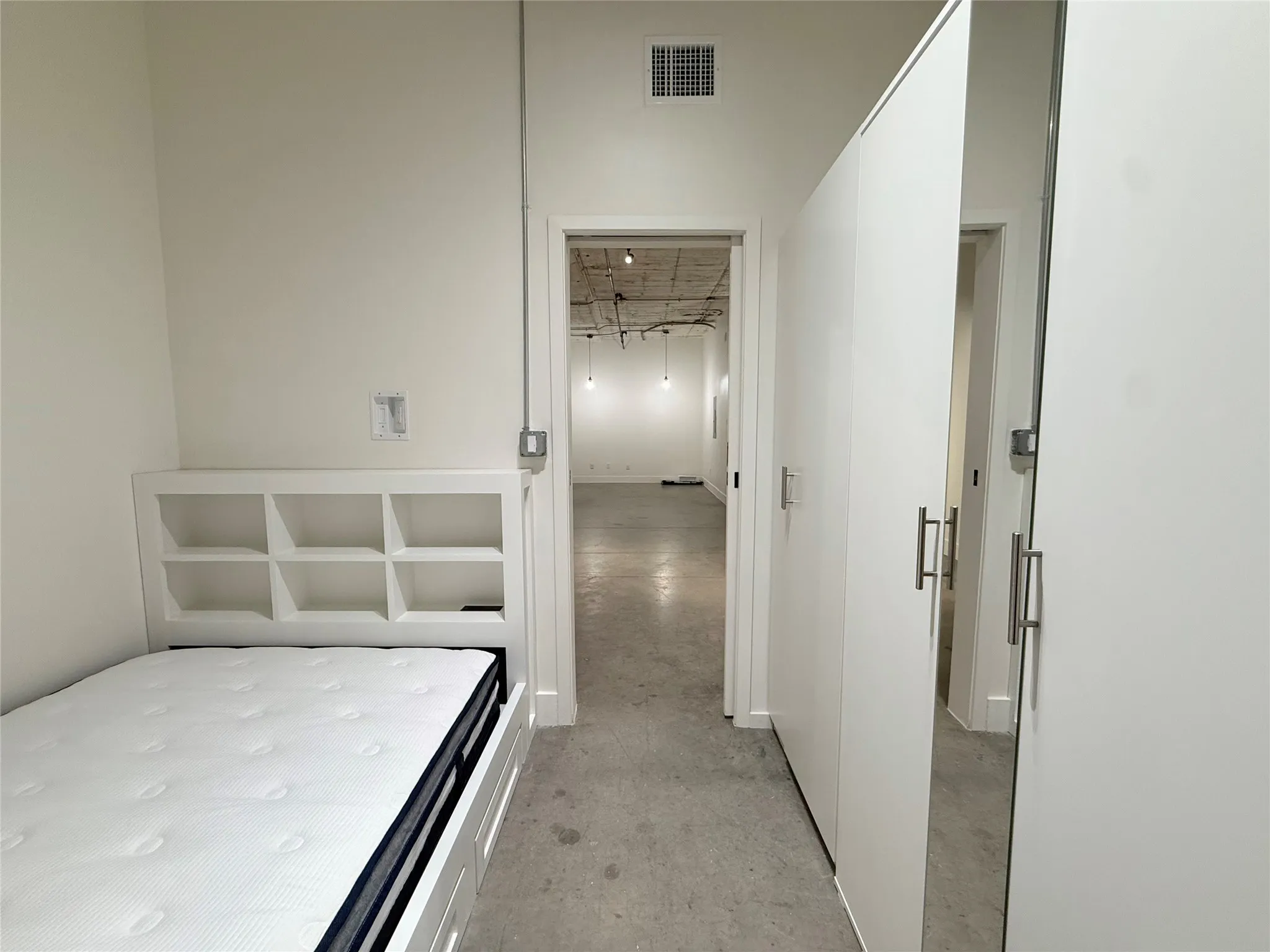 Condominium For Sale in Dallas County , 1122 Jackson Street 522, Dallas, Texas 75202, 2 Bedrooms, 1 Bathroom, 1 Garage spaces, 840 Sqft, built in 1925, Price $225,000, mls#21346323, Real Estate Agent in Dallas, Homes For Sale in Dallas county, Homes For Sale in Dallas, Realtor in Dallas Texas, Real Estate Brokerage Independent Realty Texas, Luminita Cordes Realtor