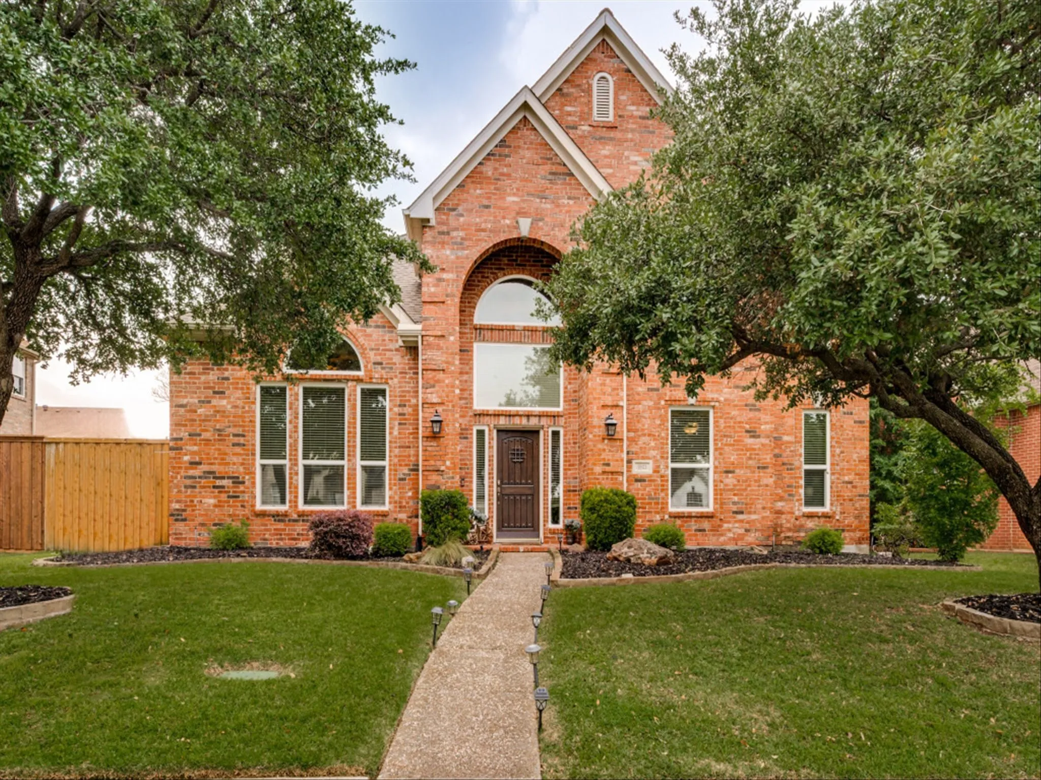Single Family Residence For Sale in Denton County , 1521 Blue Mesa Road, Carrollton, Texas 75007, 5 Bedroom, 4 Bathroom, 2 Garage spaces, 3,369 Sqft, built in 1996, mls#21346332, Real Estate Agent in Carrollton, Homes For Sale in Denton county, Homes For Sale in Carrollton, Realtor in Carrollton Texas, Real Estate Brokerage Independent Realty Texas, Luminita Cordes Realtor