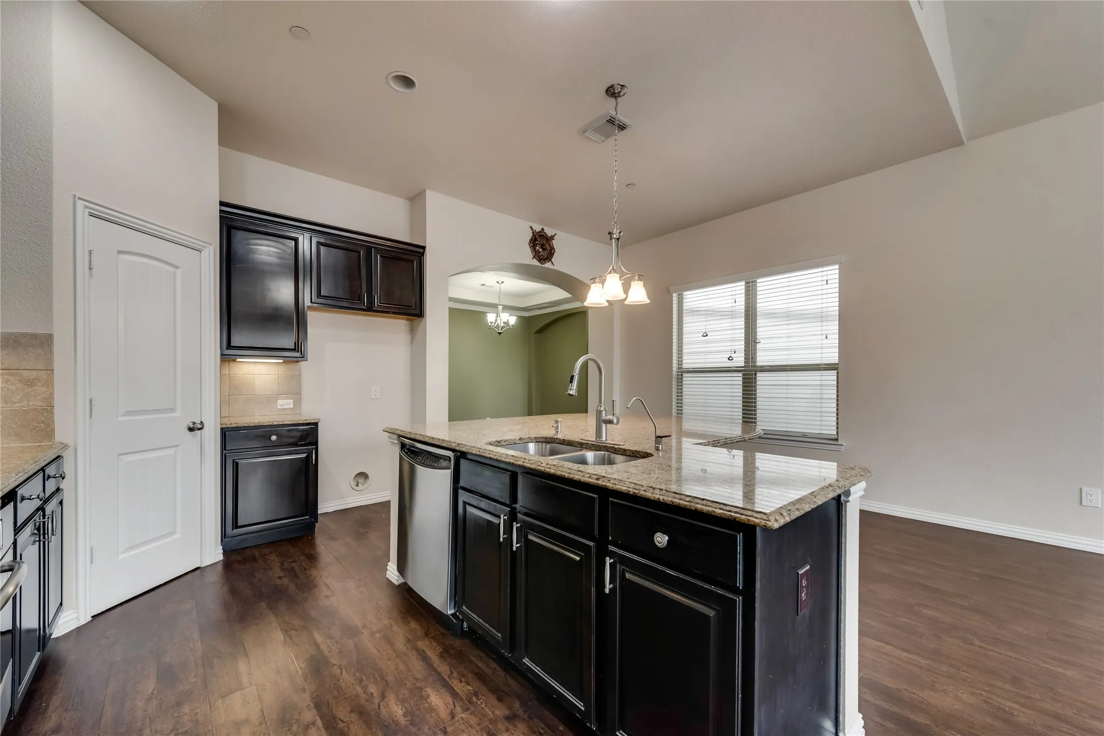 Townhouse For Rent in Dallas County , 1908 Loma Linda Drive, Irving, Texas 75063, 2 Bedroom, 3 Bathroom, 2 Garage spaces, 2,125 Sqft, built in 2009, mls#21346324, Real Estate Agent in Irving, Homes For Rent in Dallas county, Homes For Rent in Irving, Realtor in Irving Texas, Real Estate Brokerage Independent Realty Texas, Luminita Cordes Realtor