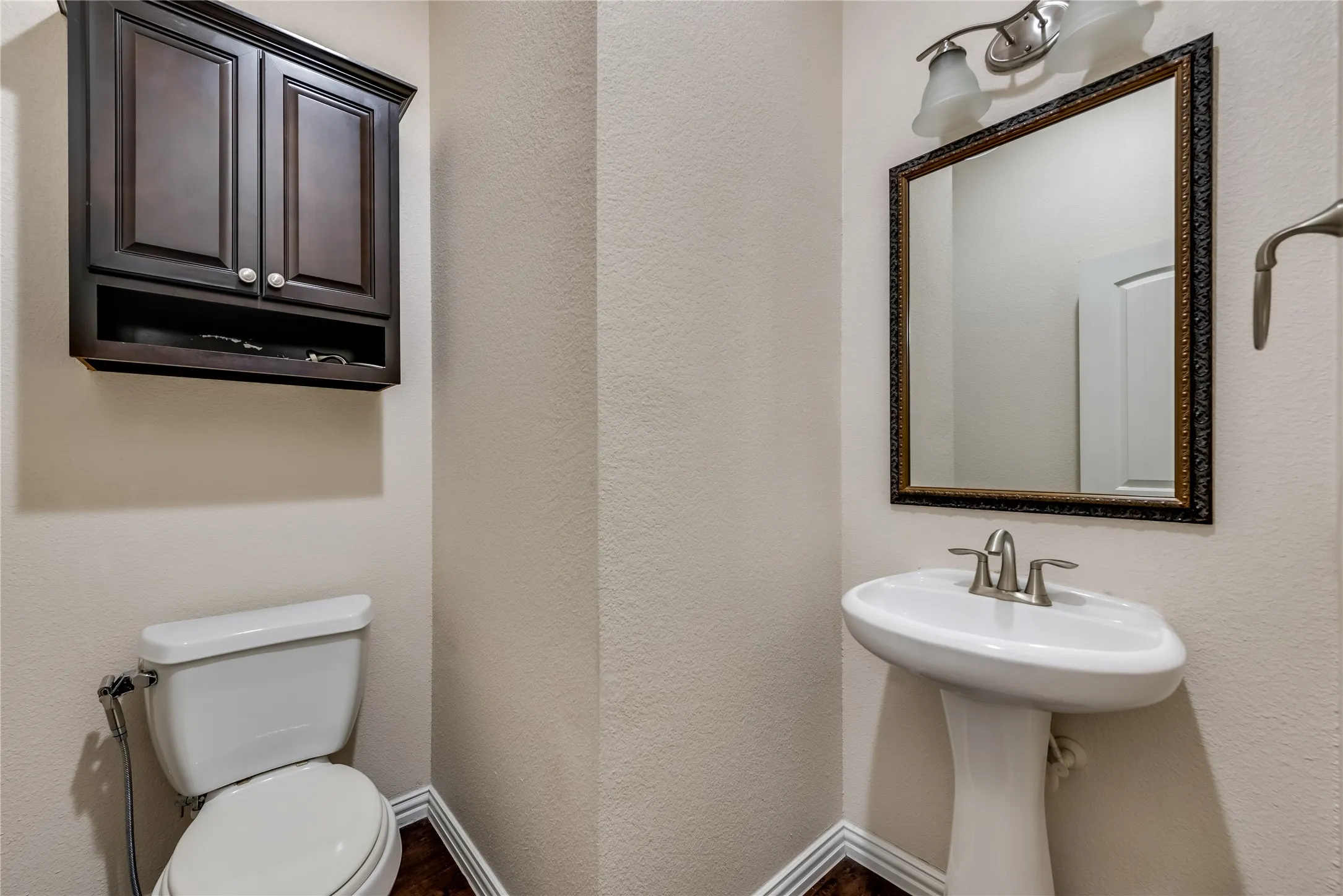 Townhouse For Rent in Dallas County , 1908 Loma Linda Drive, Irving, Texas 75063, 2 Bedroom, 3 Bathroom, 2 Garage spaces, 2,125 Sqft, built in 2009, mls#21346324, Real Estate Agent in Irving, Homes For Rent in Dallas county, Homes For Rent in Irving, Realtor in Irving Texas, Real Estate Brokerage Independent Realty Texas, Luminita Cordes Realtor