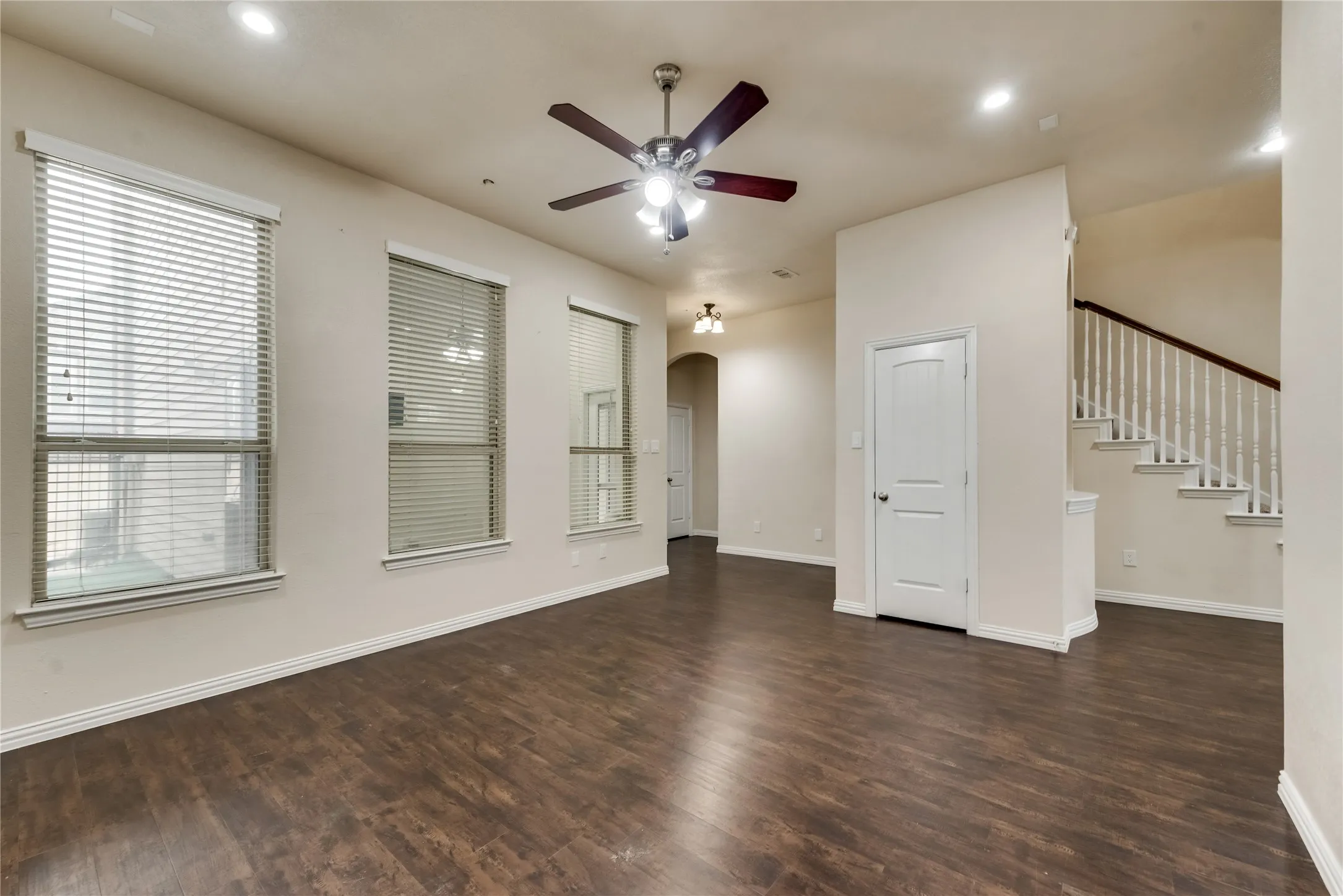 Townhouse For Rent in Dallas County , 1908 Loma Linda Drive, Irving, Texas 75063, 2 Bedroom, 3 Bathroom, 2 Garage spaces, 2,125 Sqft, built in 2009, mls#21346324, Real Estate Agent in Irving, Homes For Rent in Dallas county, Homes For Rent in Irving, Realtor in Irving Texas, Real Estate Brokerage Independent Realty Texas, Luminita Cordes Realtor