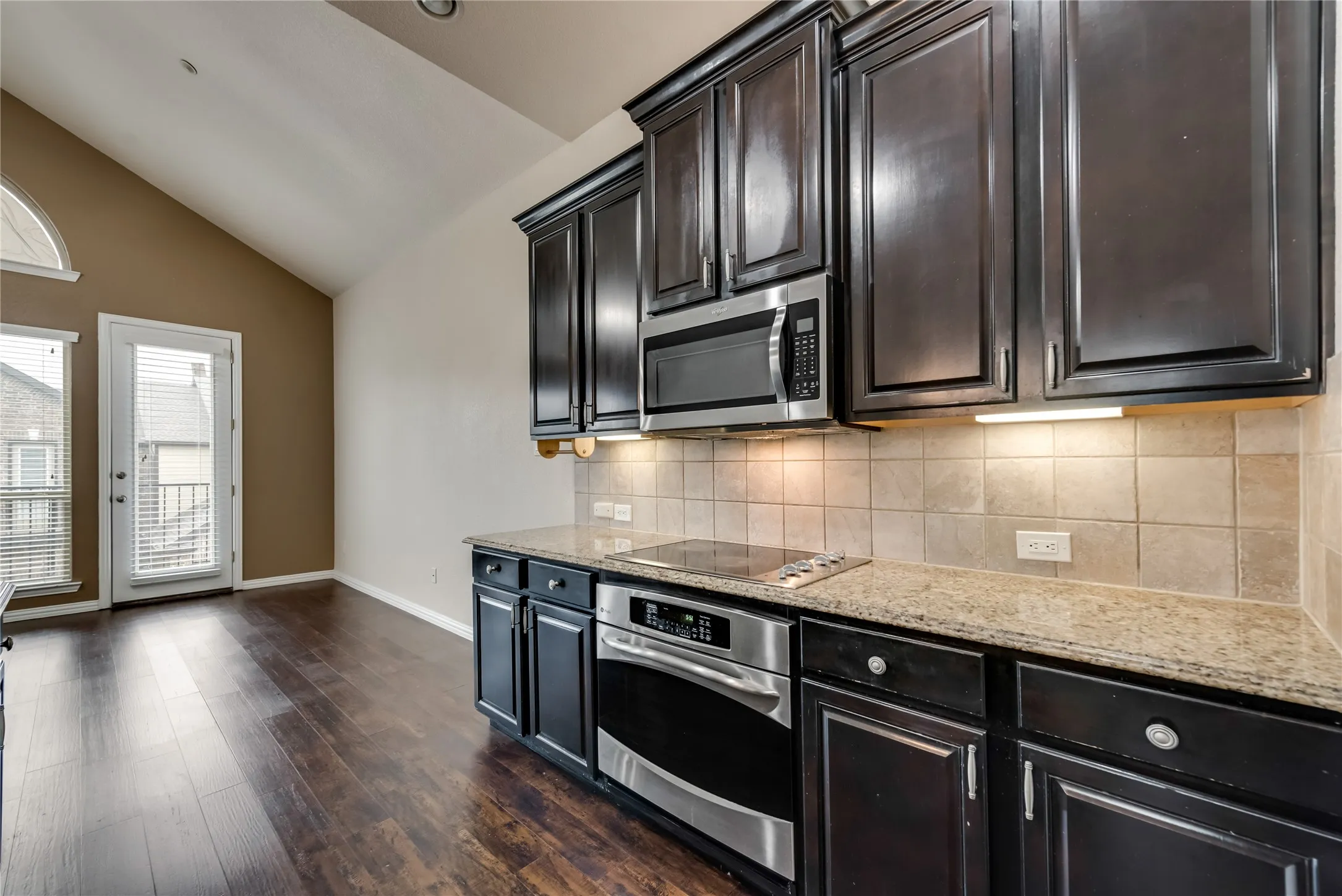 Townhouse For Rent in Dallas County , 1908 Loma Linda Drive, Irving, Texas 75063, 2 Bedroom, 3 Bathroom, 2 Garage spaces, 2,125 Sqft, built in 2009, mls#21346324, Real Estate Agent in Irving, Homes For Rent in Dallas county, Homes For Rent in Irving, Realtor in Irving Texas, Real Estate Brokerage Independent Realty Texas, Luminita Cordes Realtor