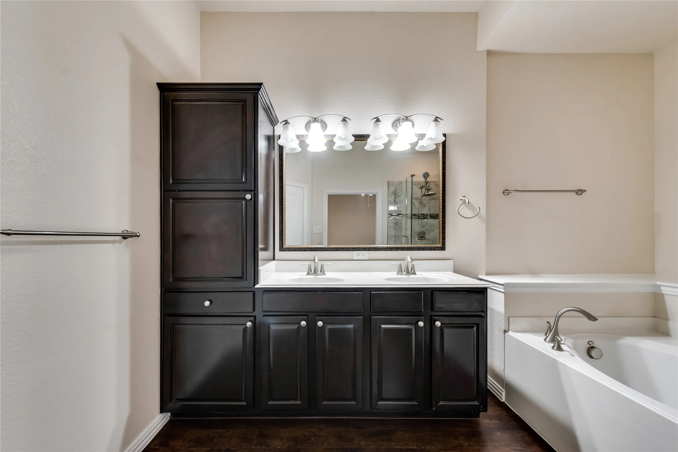 Townhouse For Rent in Dallas County , 1908 Loma Linda Drive, Irving, Texas 75063, 2 Bedroom, 3 Bathroom, 2 Garage spaces, 2,125 Sqft, built in 2009, mls#21346324, Real Estate Agent in Irving, Homes For Rent in Dallas county, Homes For Rent in Irving, Realtor in Irving Texas, Real Estate Brokerage Independent Realty Texas, Luminita Cordes Realtor