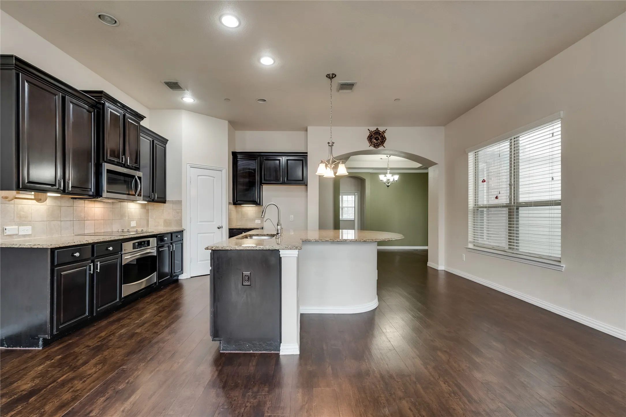 Townhouse For Rent in Dallas County , 1908 Loma Linda Drive, Irving, Texas 75063, 2 Bedroom, 3 Bathroom, 2 Garage spaces, 2,125 Sqft, built in 2009, mls#21346324, Real Estate Agent in Irving, Homes For Rent in Dallas county, Homes For Rent in Irving, Realtor in Irving Texas, Real Estate Brokerage Independent Realty Texas, Luminita Cordes Realtor
