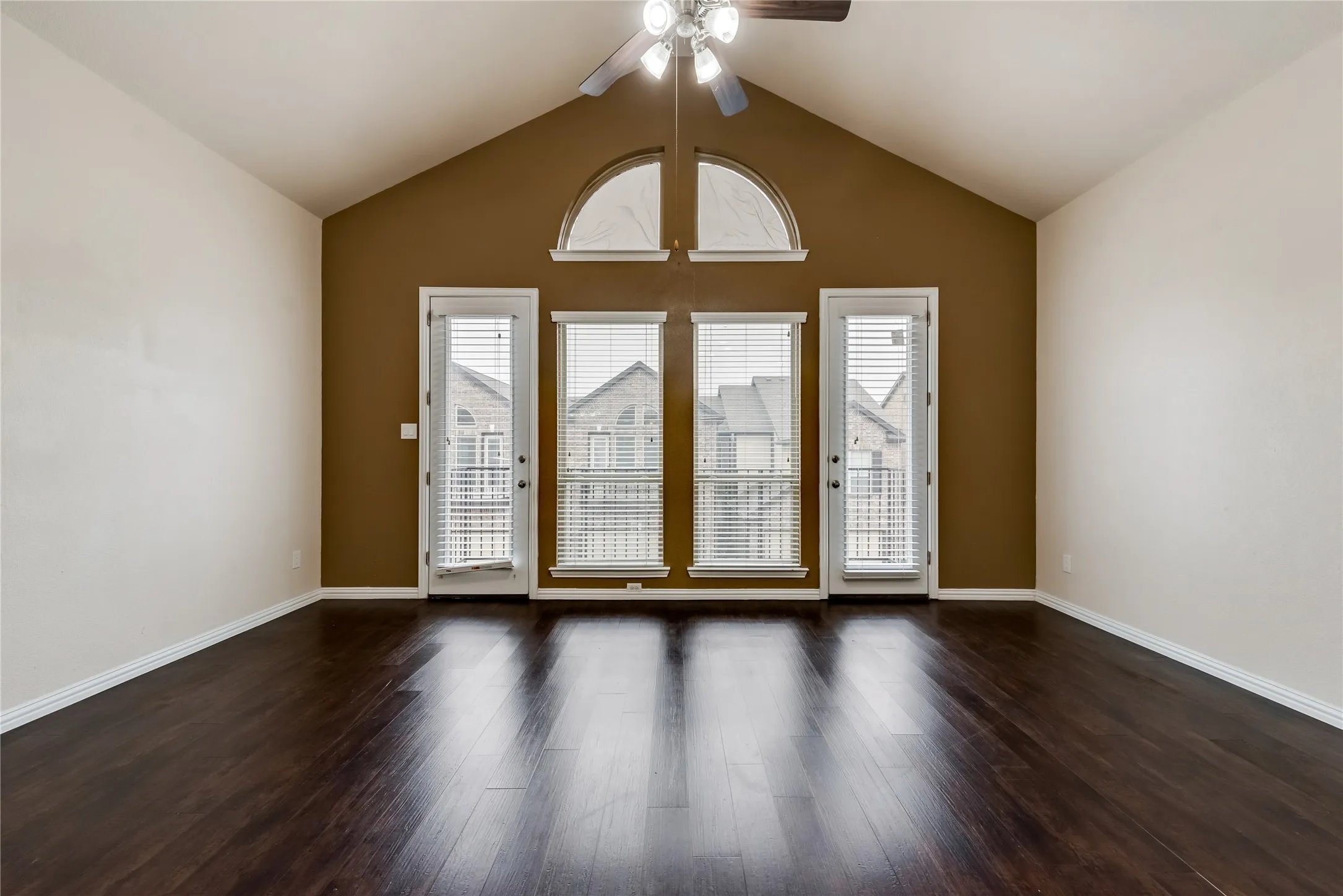 Townhouse For Rent in Dallas County , 1908 Loma Linda Drive, Irving, Texas 75063, 2 Bedroom, 3 Bathroom, 2 Garage spaces, 2,125 Sqft, built in 2009, mls#21346324, Real Estate Agent in Irving, Homes For Rent in Dallas county, Homes For Rent in Irving, Realtor in Irving Texas, Real Estate Brokerage Independent Realty Texas, Luminita Cordes Realtor