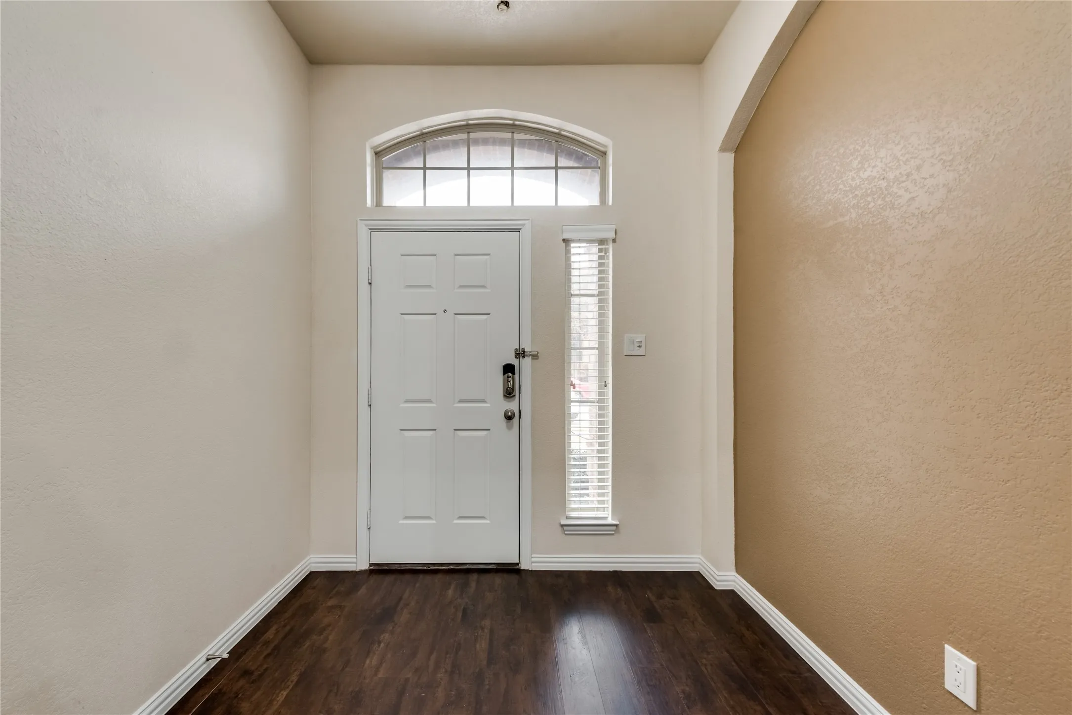 Townhouse For Rent in Dallas County , 1908 Loma Linda Drive, Irving, Texas 75063, 2 Bedroom, 3 Bathroom, 2 Garage spaces, 2,125 Sqft, built in 2009, mls#21346324, Real Estate Agent in Irving, Homes For Rent in Dallas county, Homes For Rent in Irving, Realtor in Irving Texas, Real Estate Brokerage Independent Realty Texas, Luminita Cordes Realtor