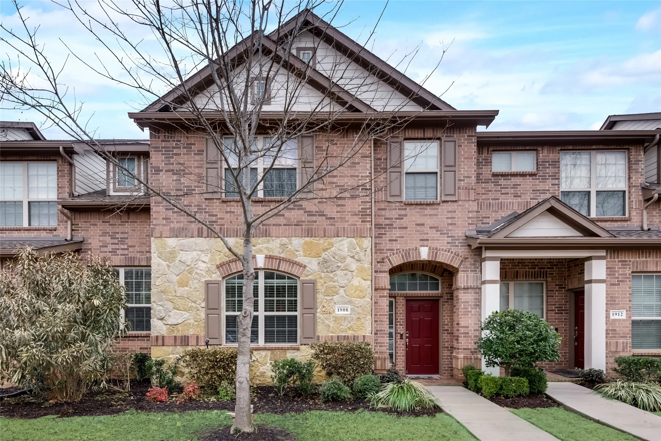 Townhouse For Rent in Dallas County , 1908 Loma Linda Drive, Irving, Texas 75063, 2 Bedroom, 3 Bathroom, 2 Garage spaces, 2,125 Sqft, built in 2009, mls#21346324, Real Estate Agent in Irving, Homes For Rent in Dallas county, Homes For Rent in Irving, Realtor in Irving Texas, Real Estate Brokerage Independent Realty Texas, Luminita Cordes Realtor