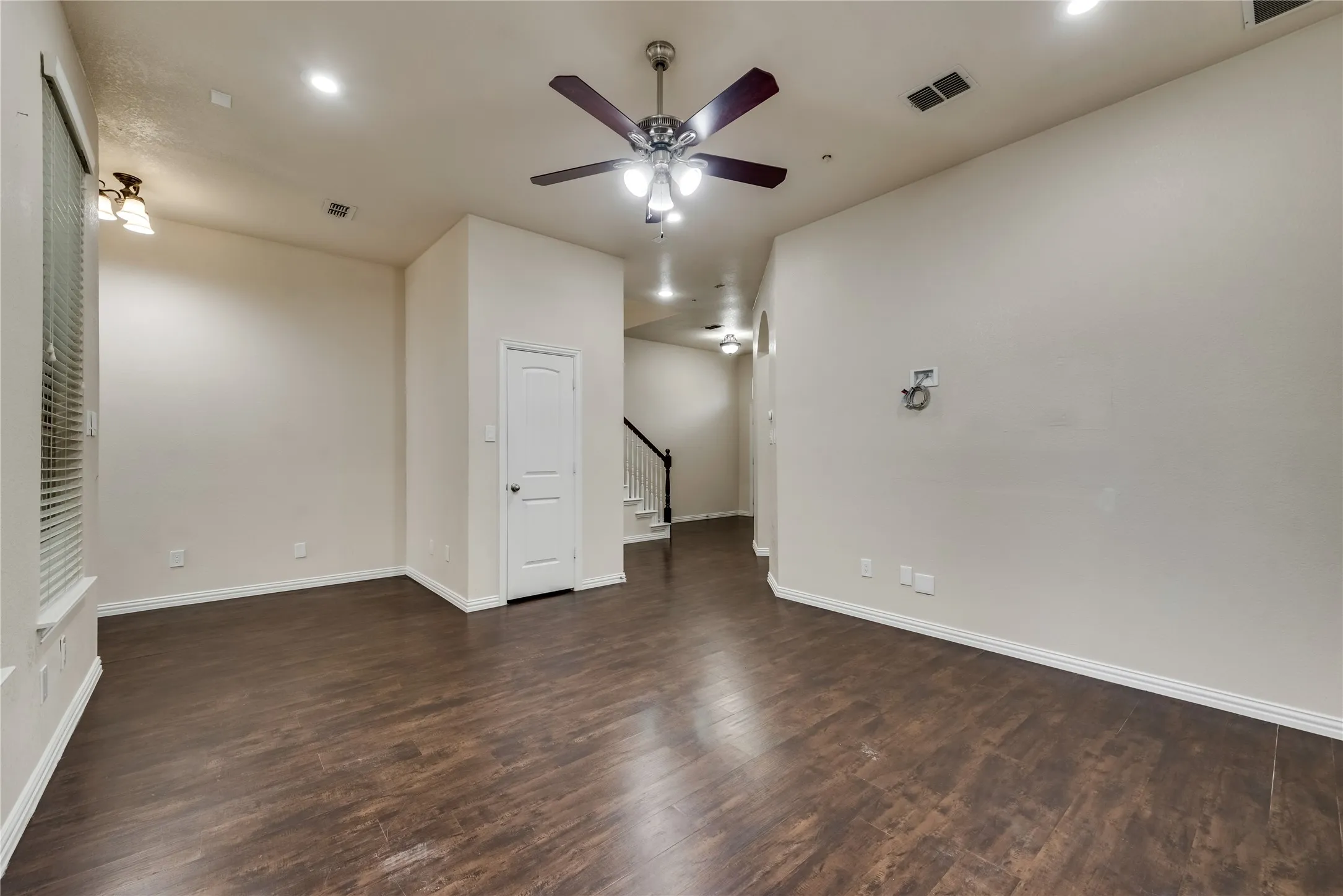 Townhouse For Rent in Dallas County , 1908 Loma Linda Drive, Irving, Texas 75063, 2 Bedroom, 3 Bathroom, 2 Garage spaces, 2,125 Sqft, built in 2009, mls#21346324, Real Estate Agent in Irving, Homes For Rent in Dallas county, Homes For Rent in Irving, Realtor in Irving Texas, Real Estate Brokerage Independent Realty Texas, Luminita Cordes Realtor
