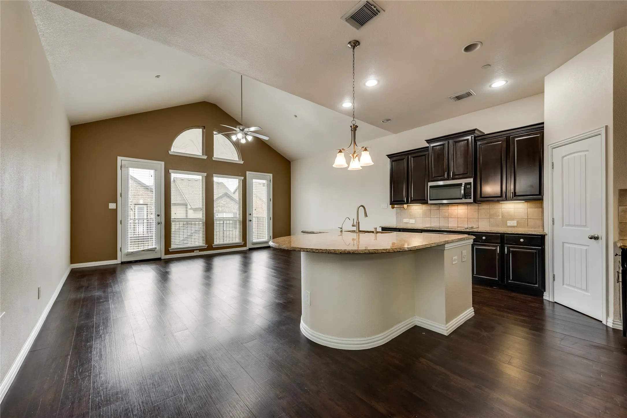 Townhouse For Rent in Dallas County , 1908 Loma Linda Drive, Irving, Texas 75063, 2 Bedroom, 3 Bathroom, 2 Garage spaces, 2,125 Sqft, built in 2009, mls#21346324, Real Estate Agent in Irving, Homes For Rent in Dallas county, Homes For Rent in Irving, Realtor in Irving Texas, Real Estate Brokerage Independent Realty Texas, Luminita Cordes Realtor
